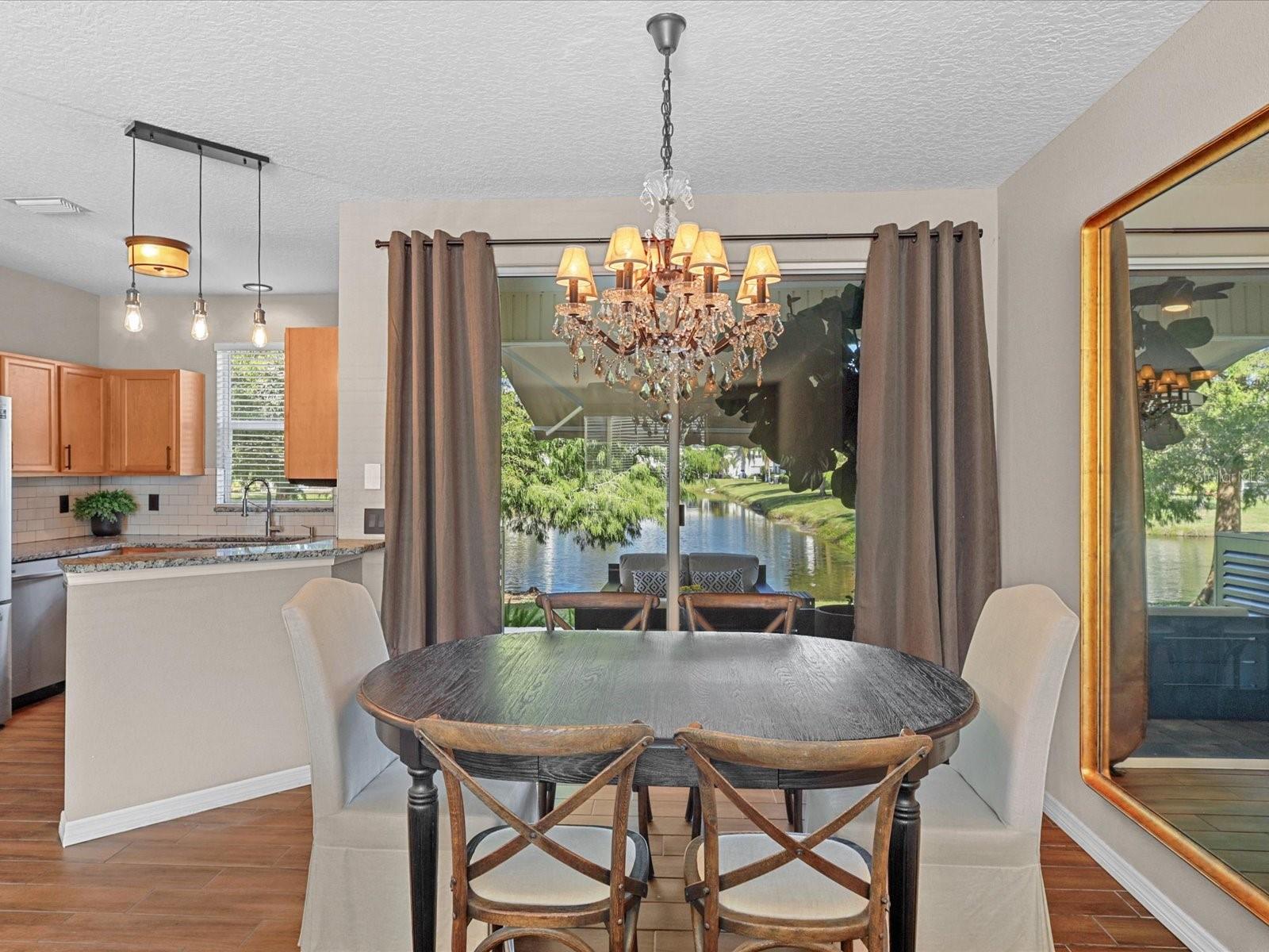 COUNTRY CHASE - Residential