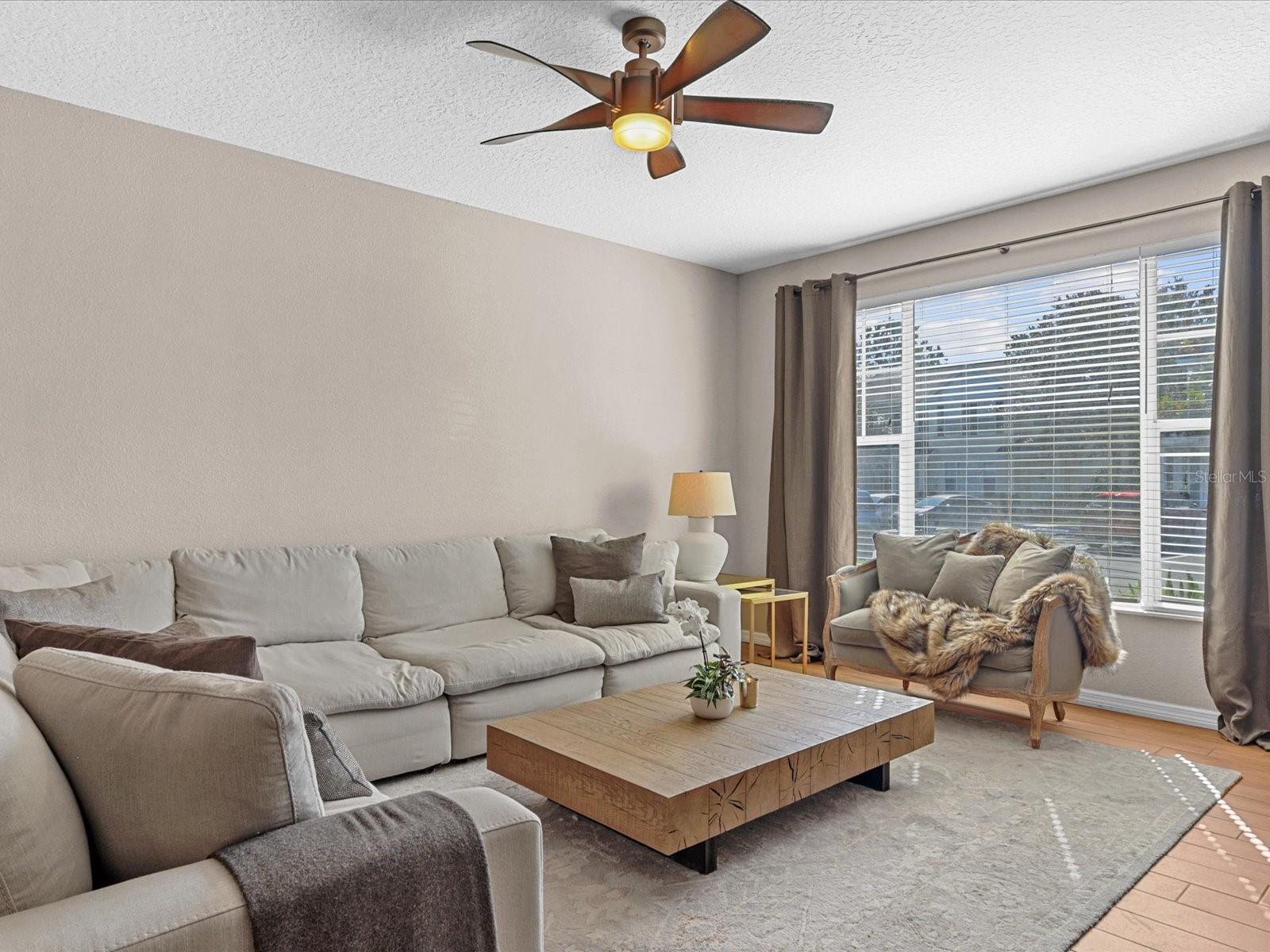 COUNTRY CHASE - Residential