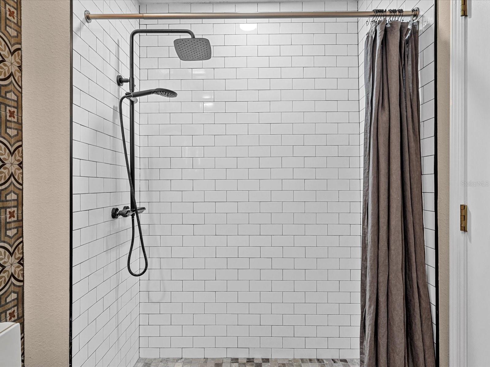 COUNTRY CHASE - Residential