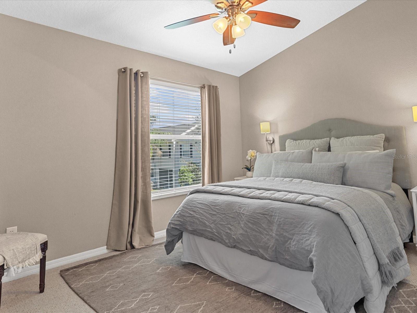 COUNTRY CHASE - Residential