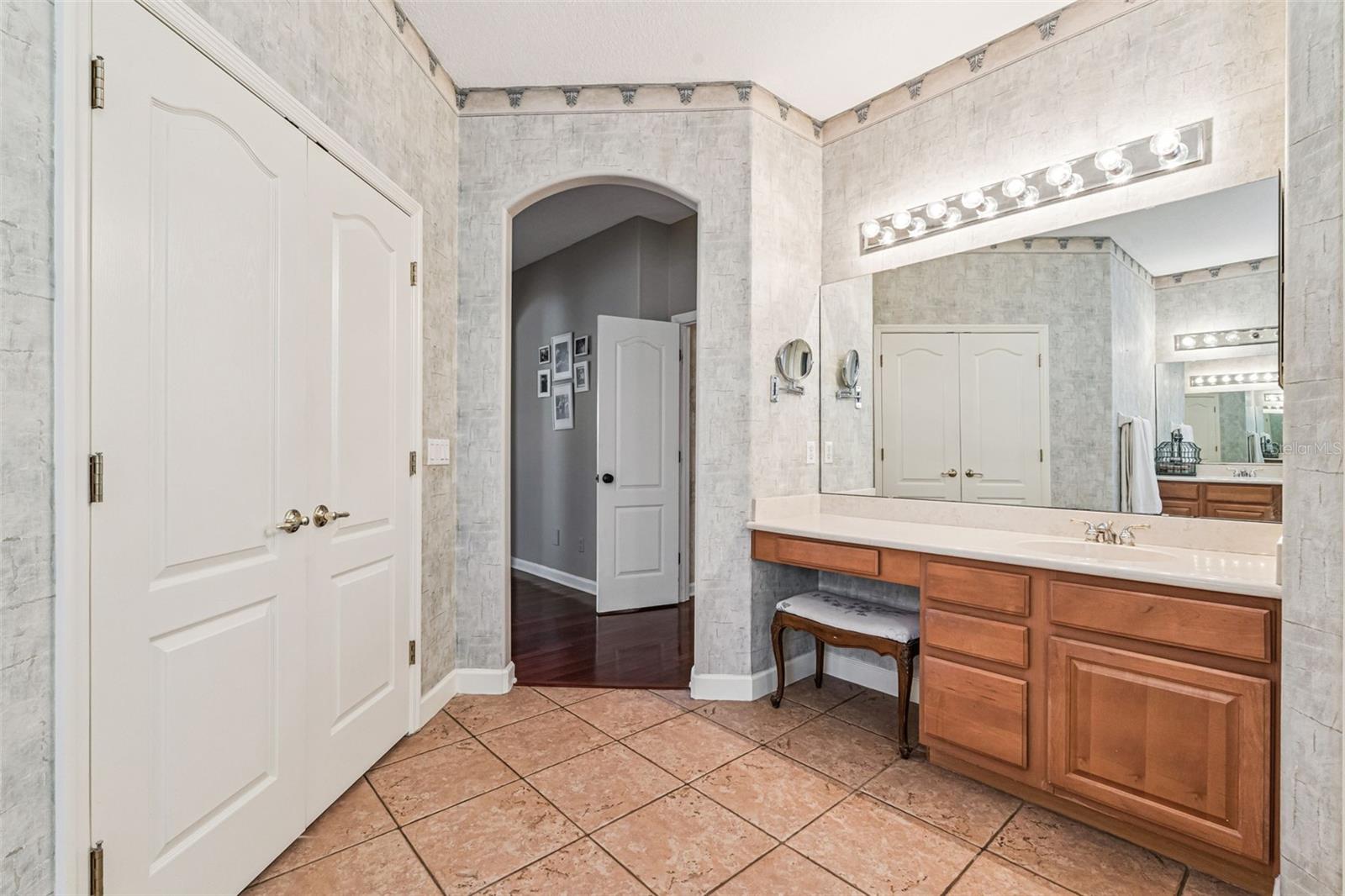 WINDSOR LANDING - Residential