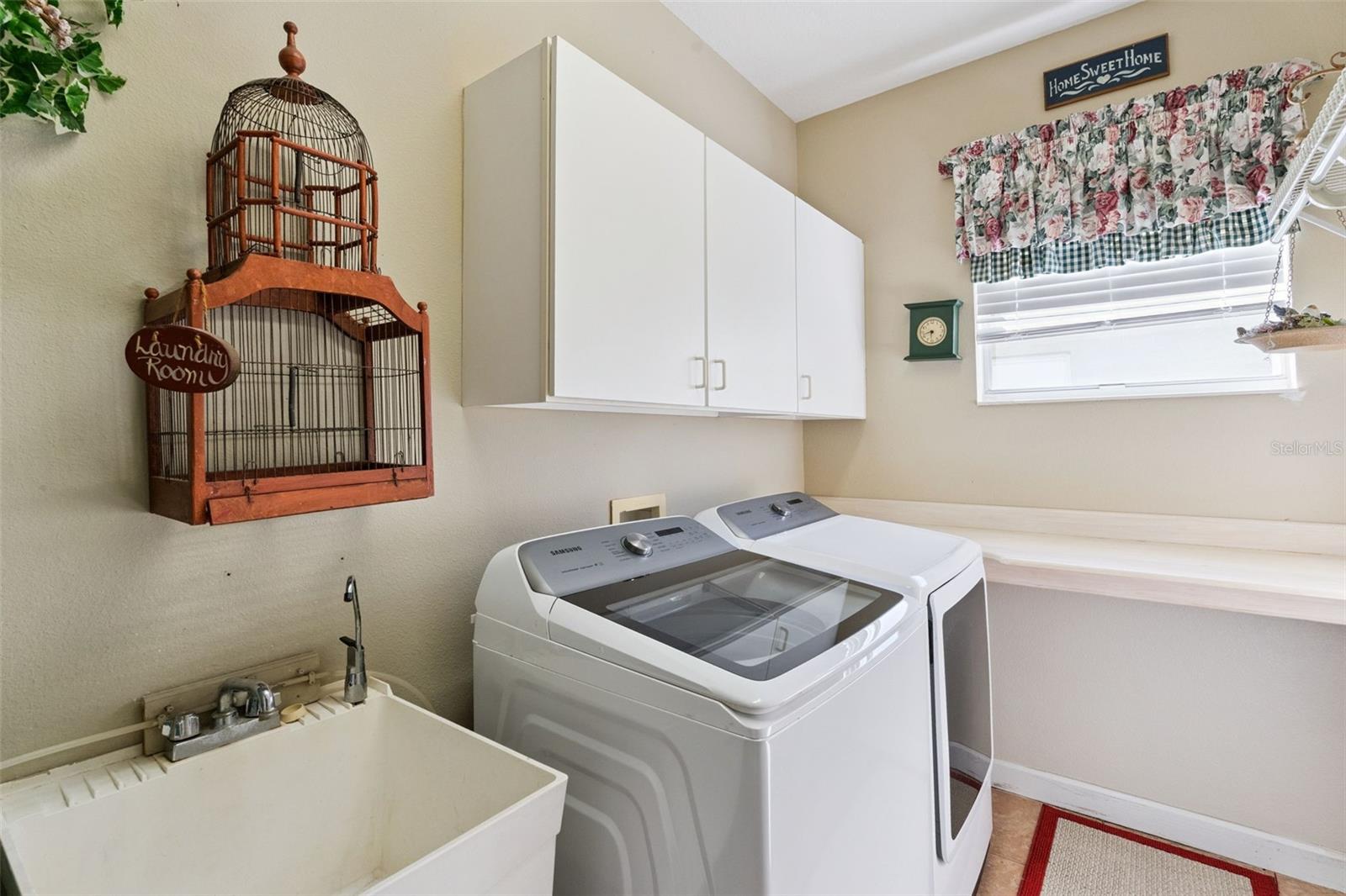 WINDSOR LANDING - Residential