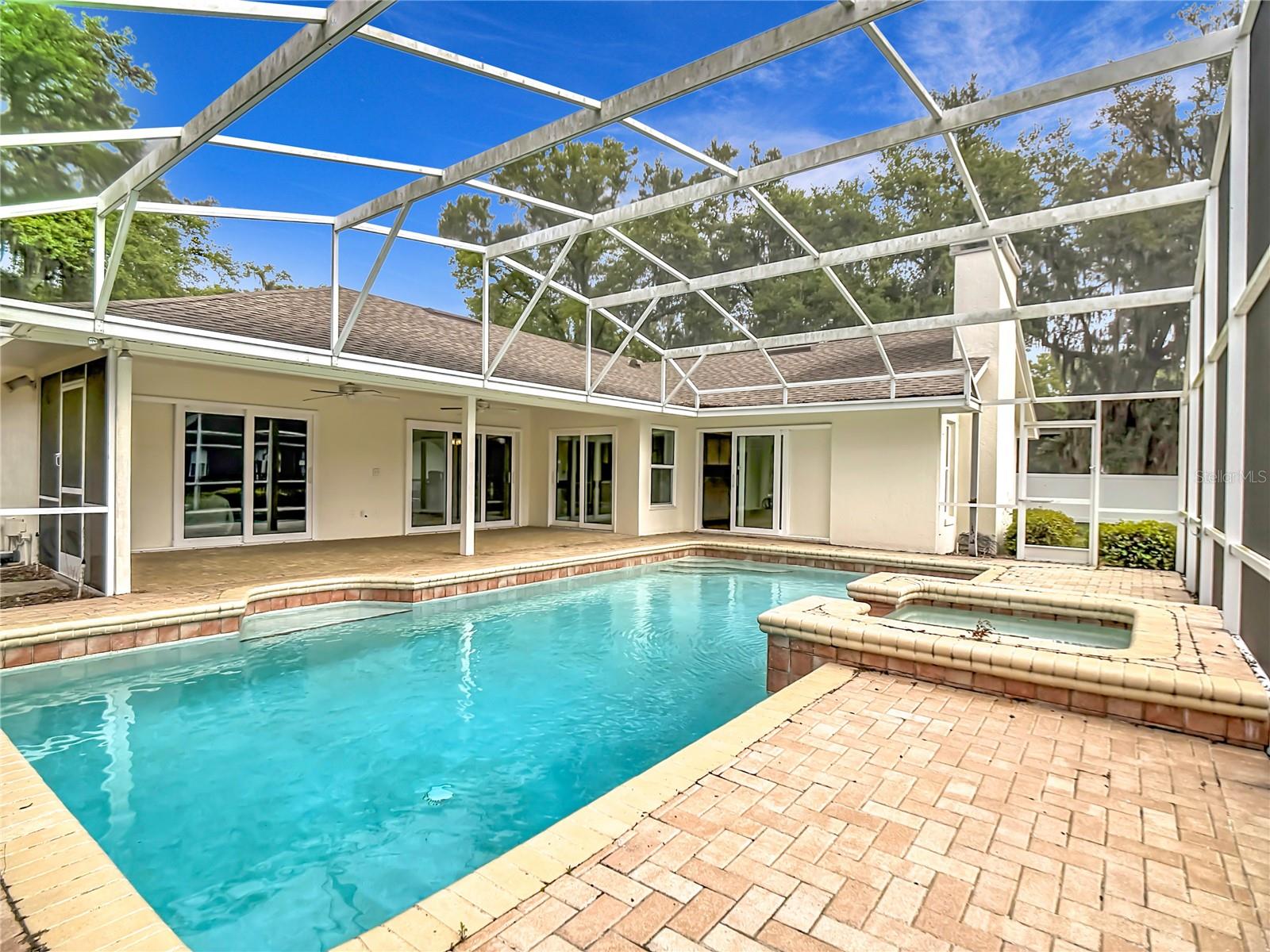 DEER BROOKE - Residential