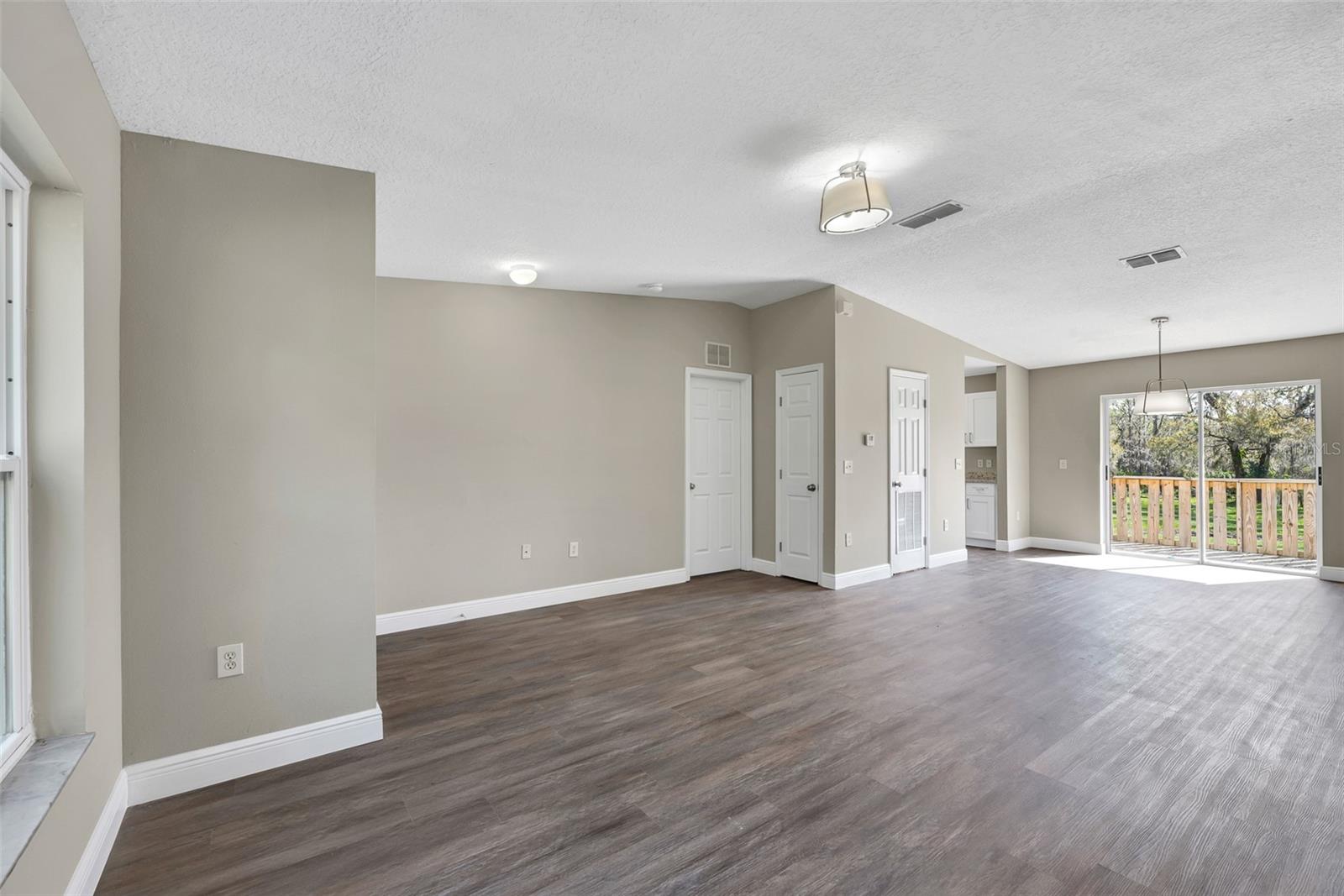 4423 HILL DRIVE