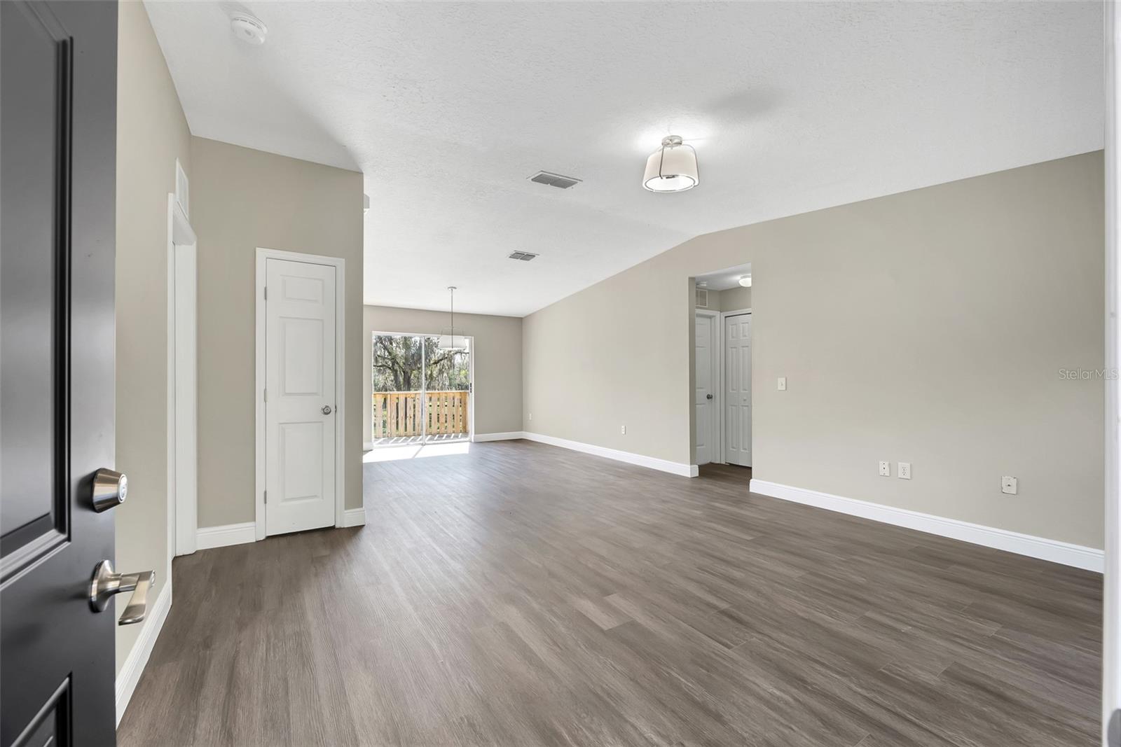 4423 HILL DRIVE