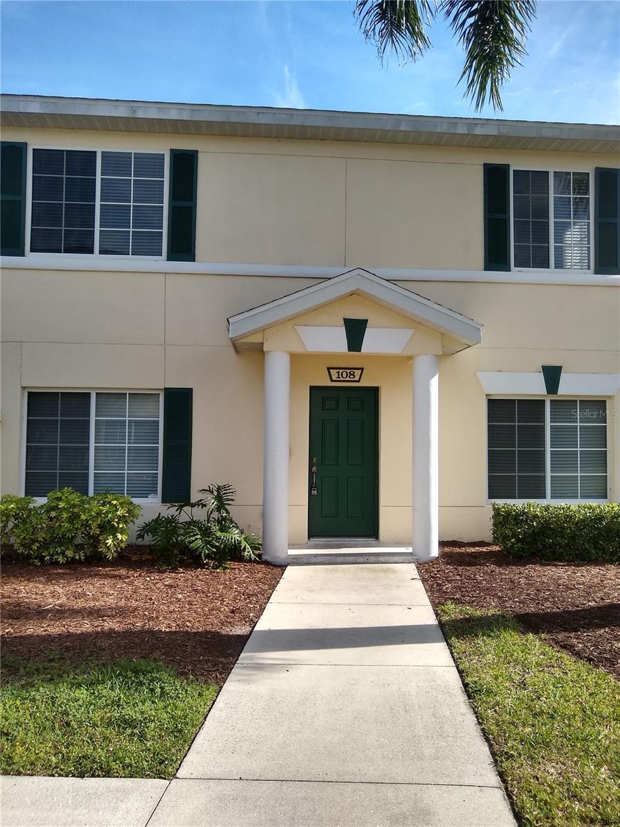 Beautiful 3 bedrooms, 2 and a 1/2 baths, end unit townhouse in Lighthouse Cove 3. Kitchen has wooden cabinets, Corian countertops, and 1-year-old stainless steel refrigerator (not included in pictures). Downstairs has ceramic floor and upstairs has carpet. This unit is steps away from the community pool and community activities. Heritage Harbour is a community with trails, parks, playgrounds, lakes, soccer, and baseball fields. Easy access to I-75, beaches, entertainment, shopping, and schools.