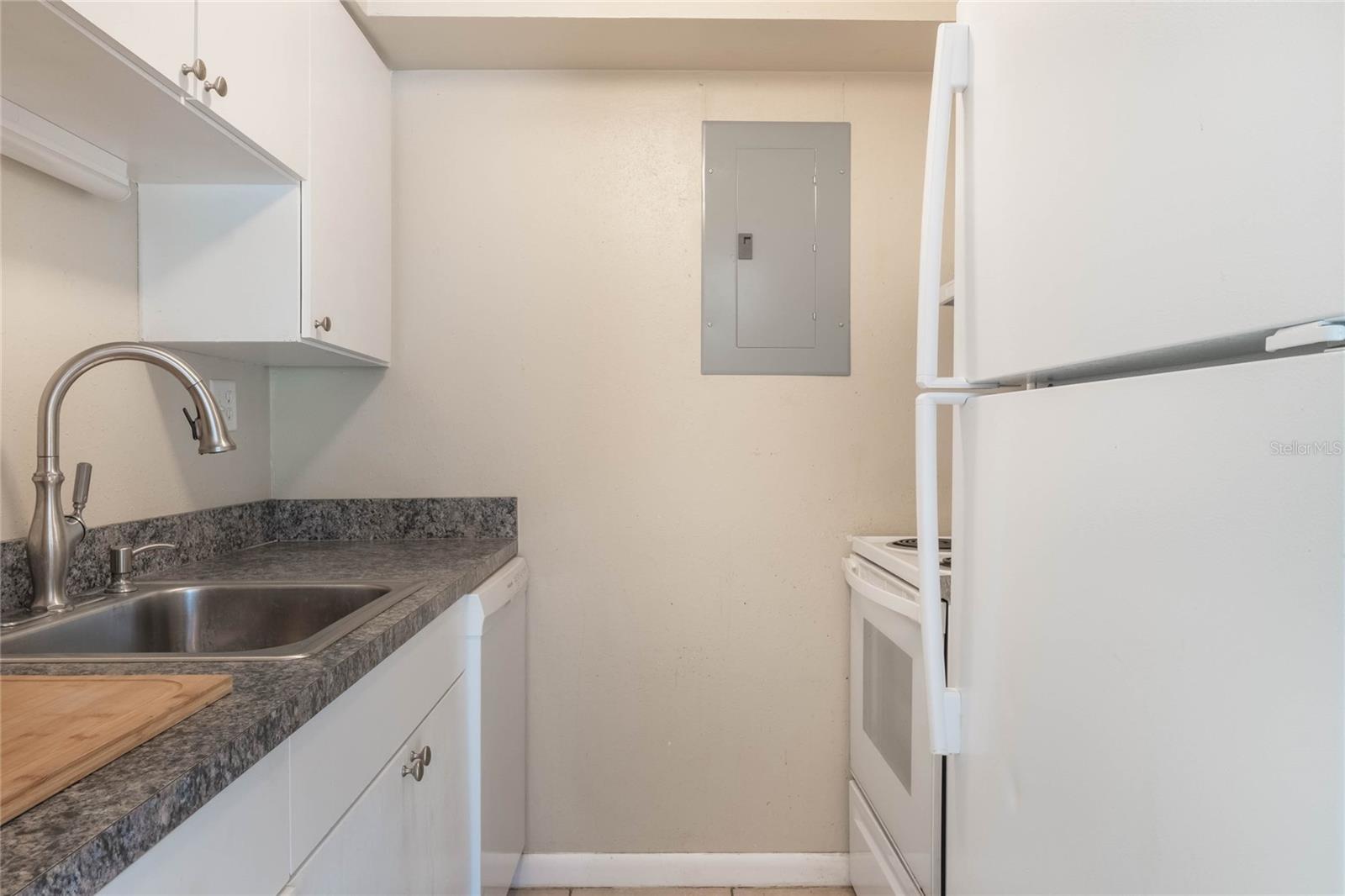 COLONIES - Residential Lease