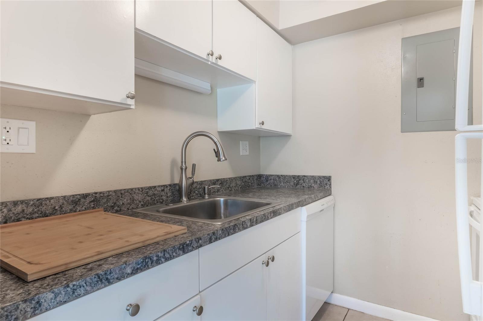 COLONIES - Residential Lease