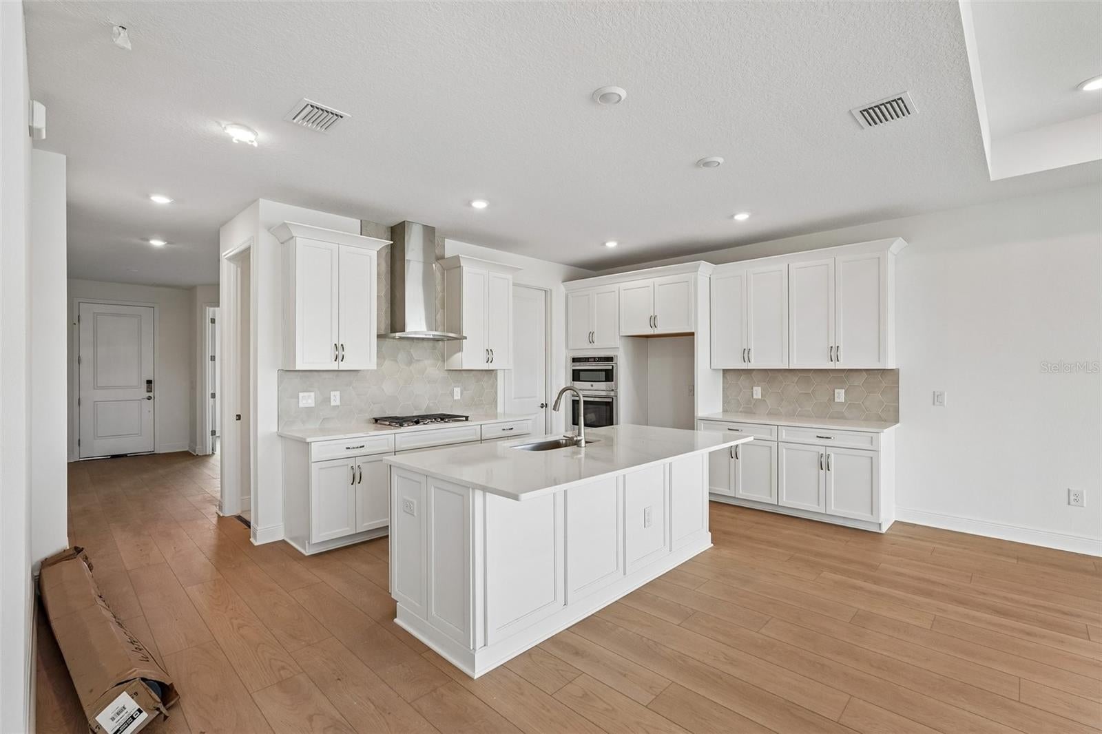 424 ALBERATA WAY