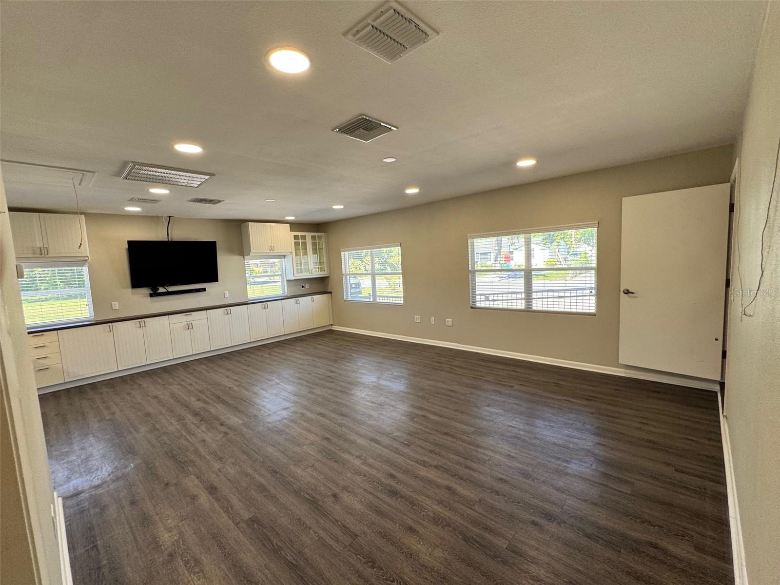 LINGER & NICHOLS SUB - Commercial Sale