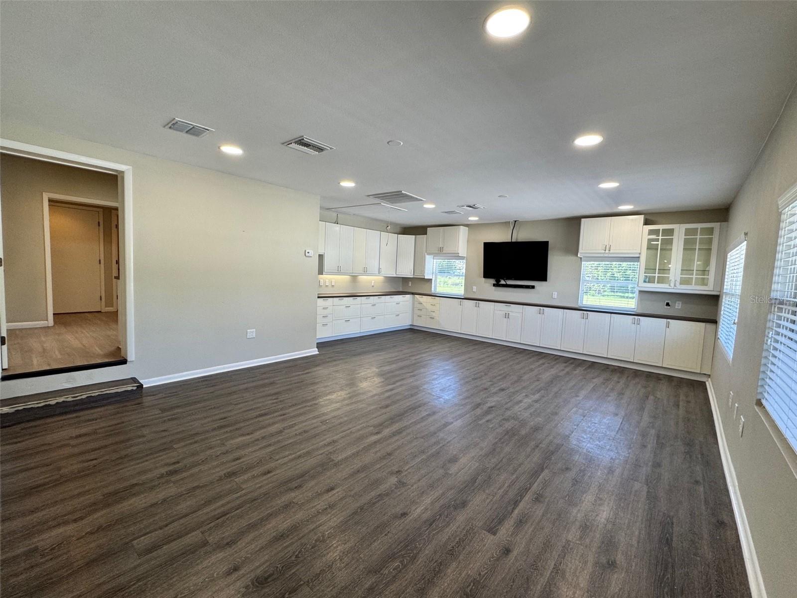 LINGER & NICHOLS SUB - Commercial Sale