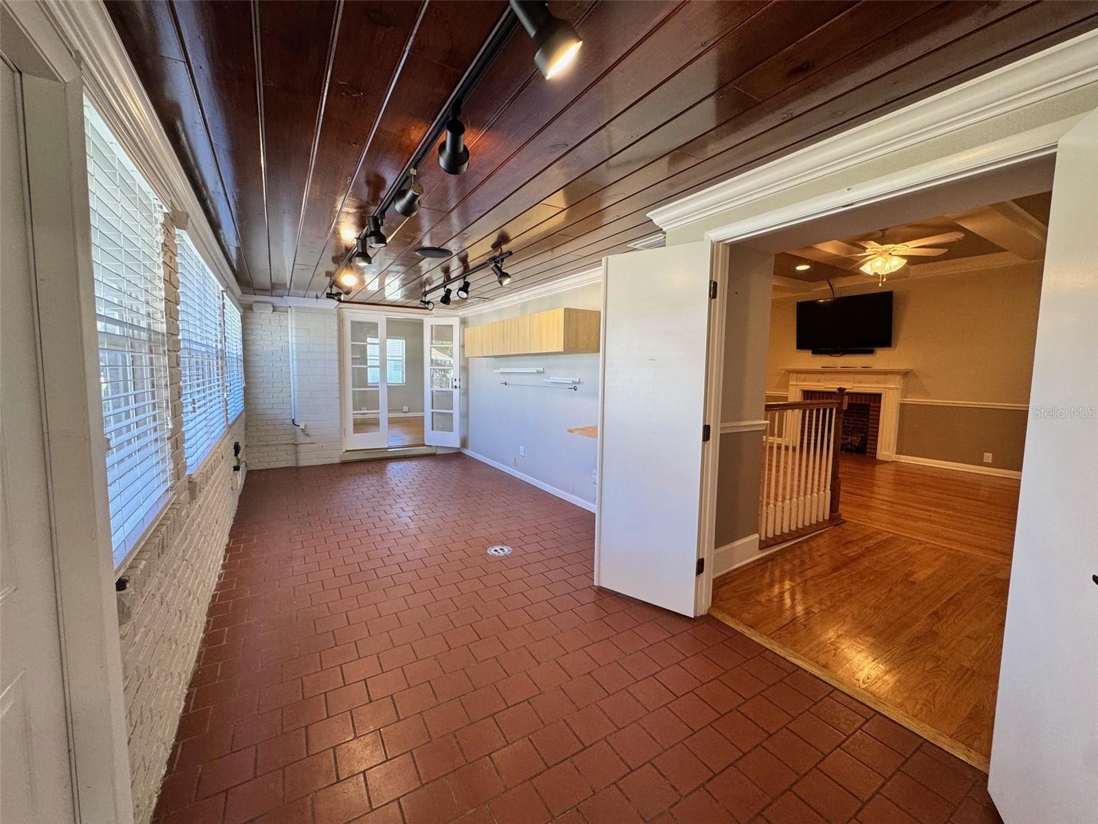 LINGER & NICHOLS SUB - Commercial Sale