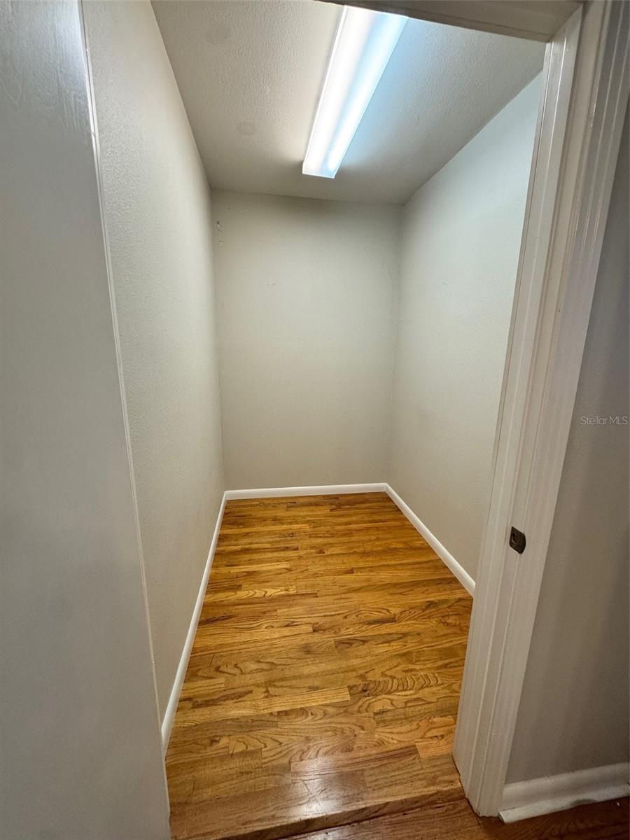 LINGER & NICHOLS SUB - Commercial Sale