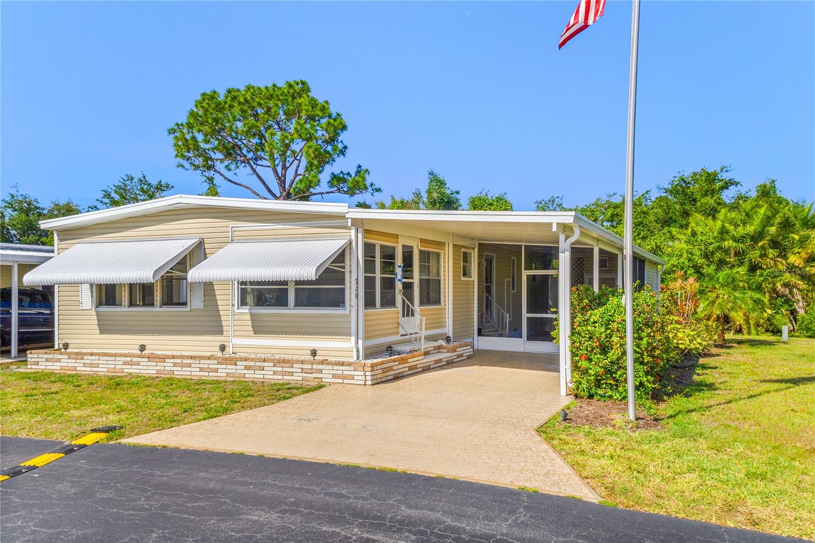 320 TROPIC DRIVE