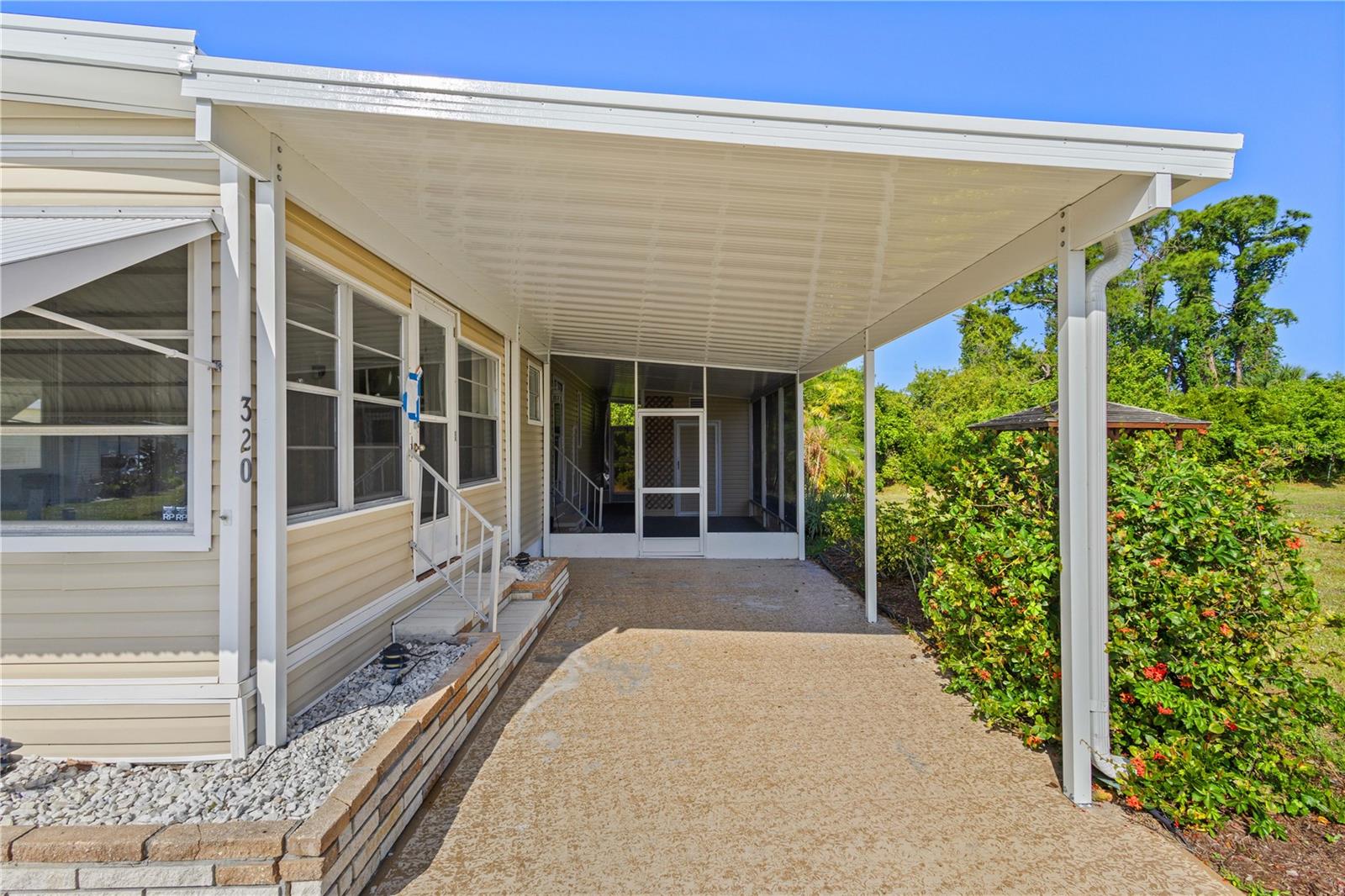 320 TROPIC DRIVE