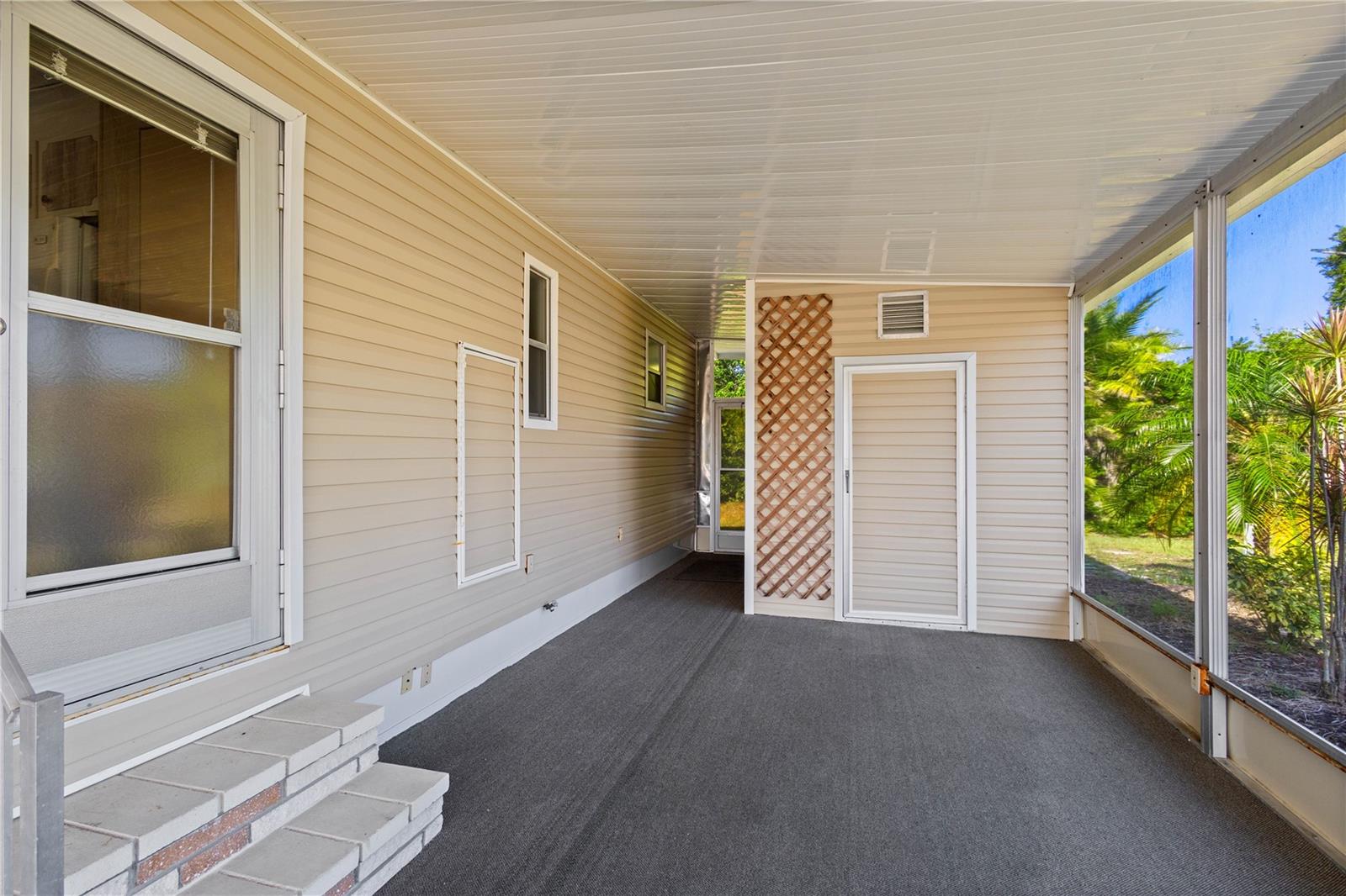320 TROPIC DRIVE