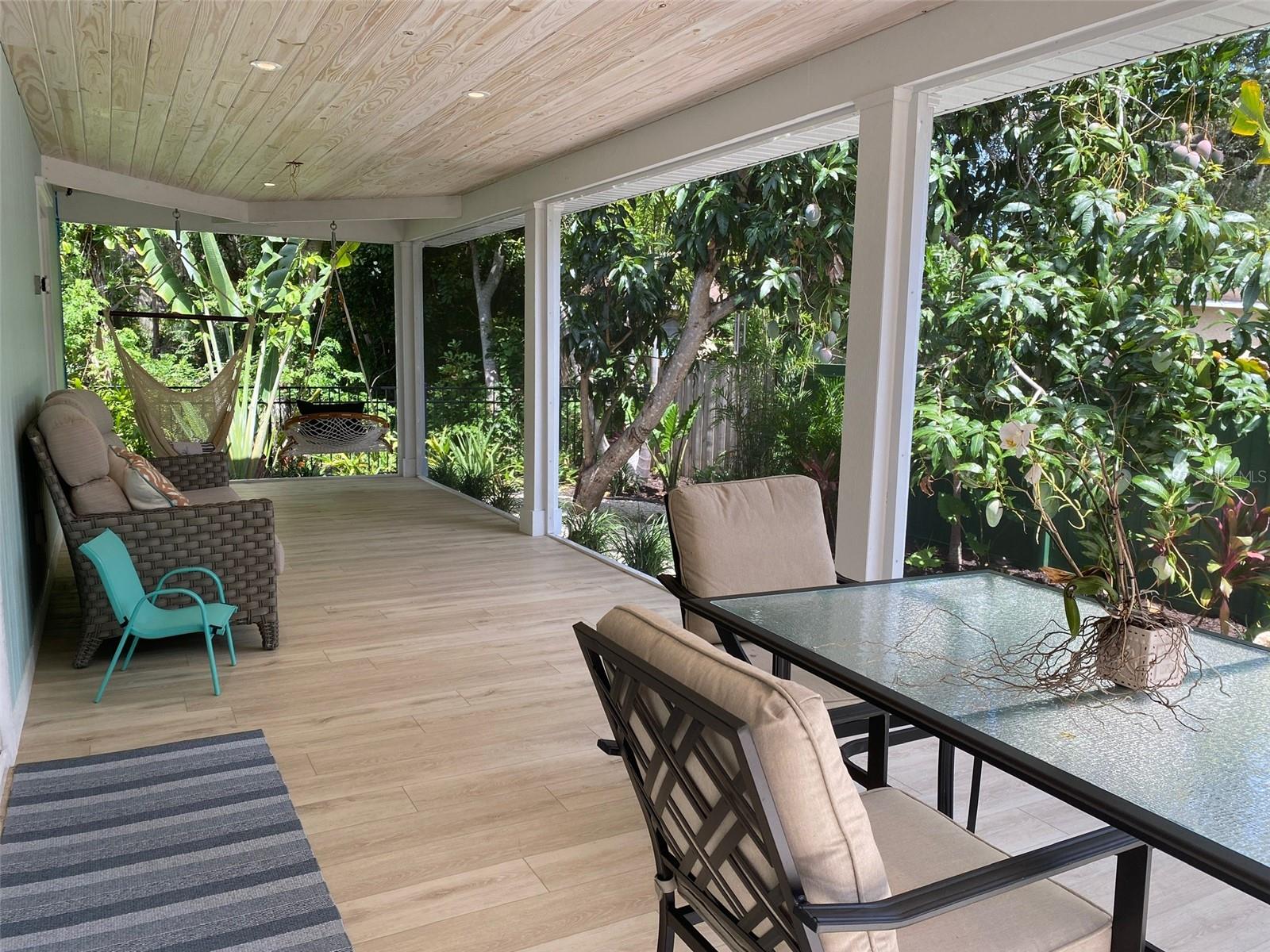 HYDE PARK TERRACE - Residential Lease