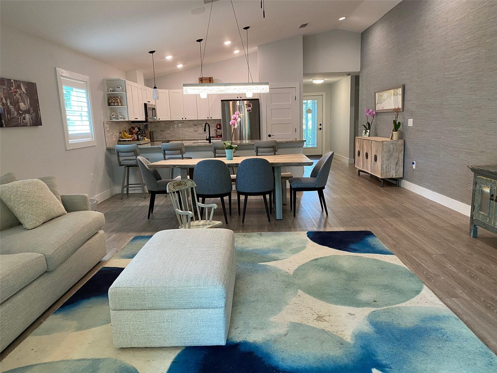 HYDE PARK TERRACE - Residential Lease