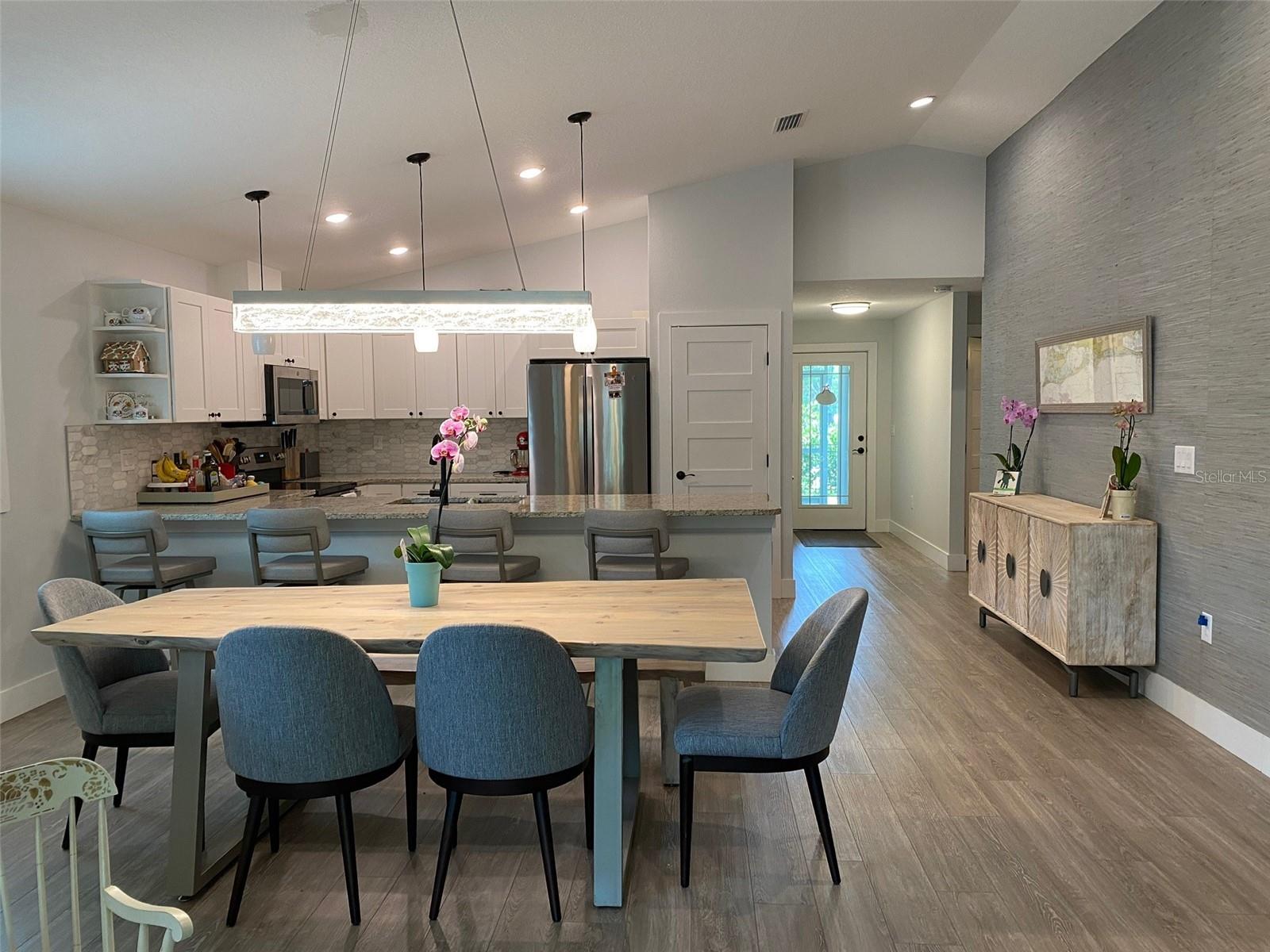 HYDE PARK TERRACE - Residential Lease