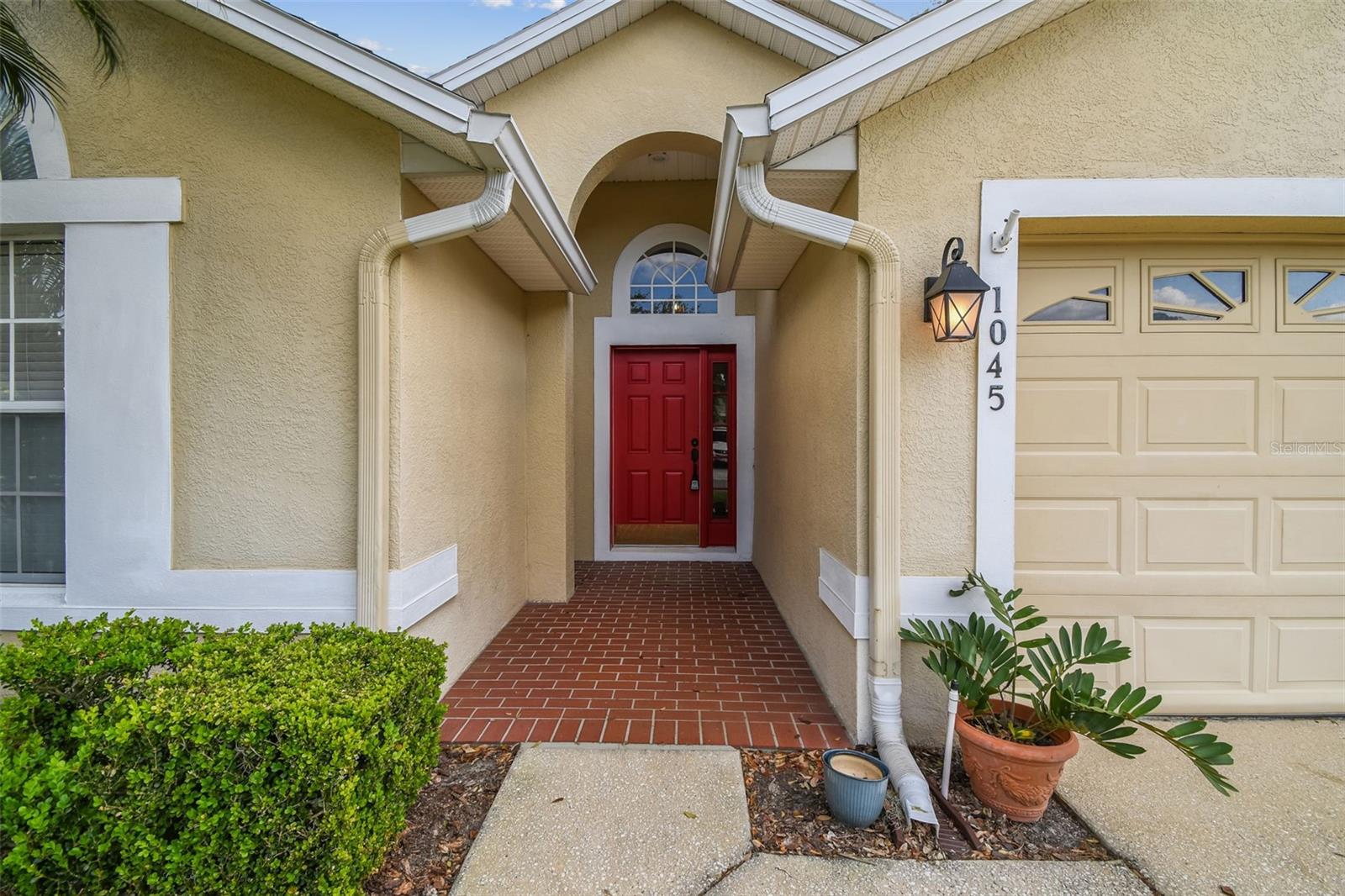 1045 VIEW POINTE WAY