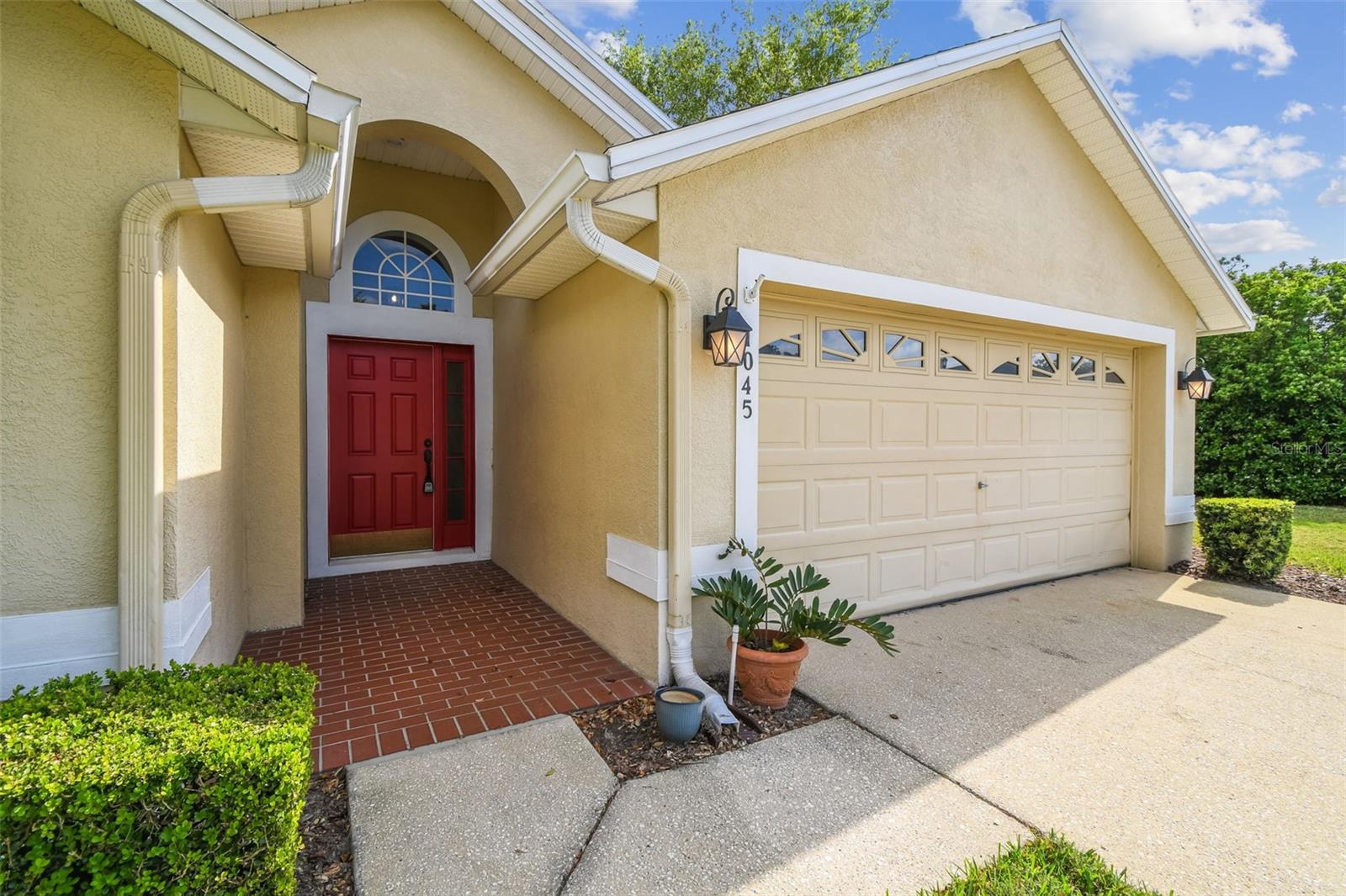 1045 VIEW POINTE WAY