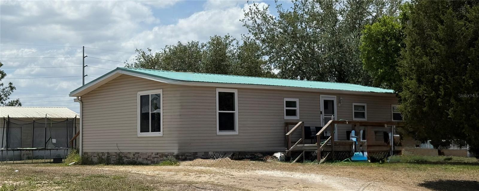 This charming mobile home offers a serene and peaceful environment with a spacious backyard and huge storage shed. It’s the perfect place to relax and enjoy the beauty of nature!
An excellent investment opportunity As well ,this property is connected to the adjacent home, both owned by the same seller. Buyers have the unique option to purchase both properties and have an investment opportunity just a few feet away. MLS O6305592