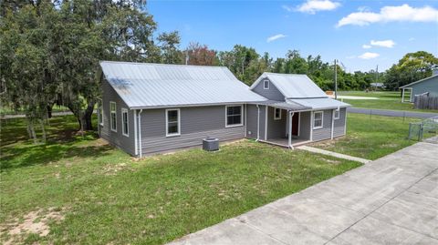 Photo of 19402 E 5th Street, Umatilla, FL 32784 (MLS # O6325094) Photo of 19402 E 5th Street, Umatilla, FL 32784 (MLS # O6325094)