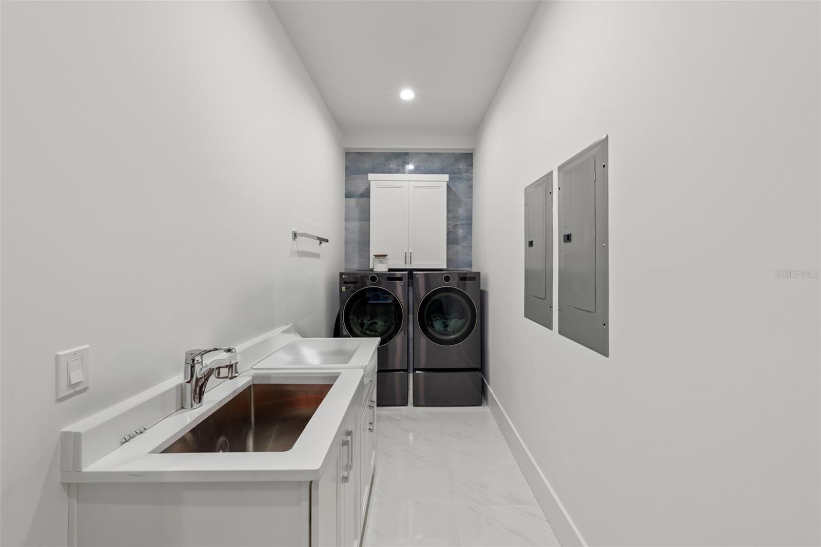 DAVIS ISLANDS PB10 PG52 TO 57 - Residential