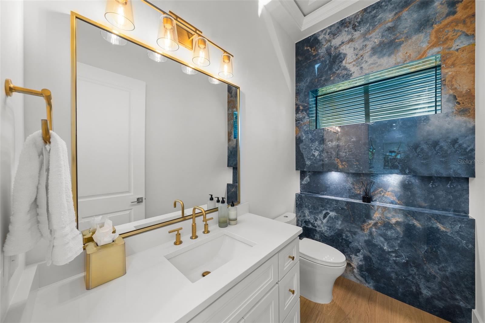 DAVIS ISLANDS PB10 PG52 TO 57 - Residential