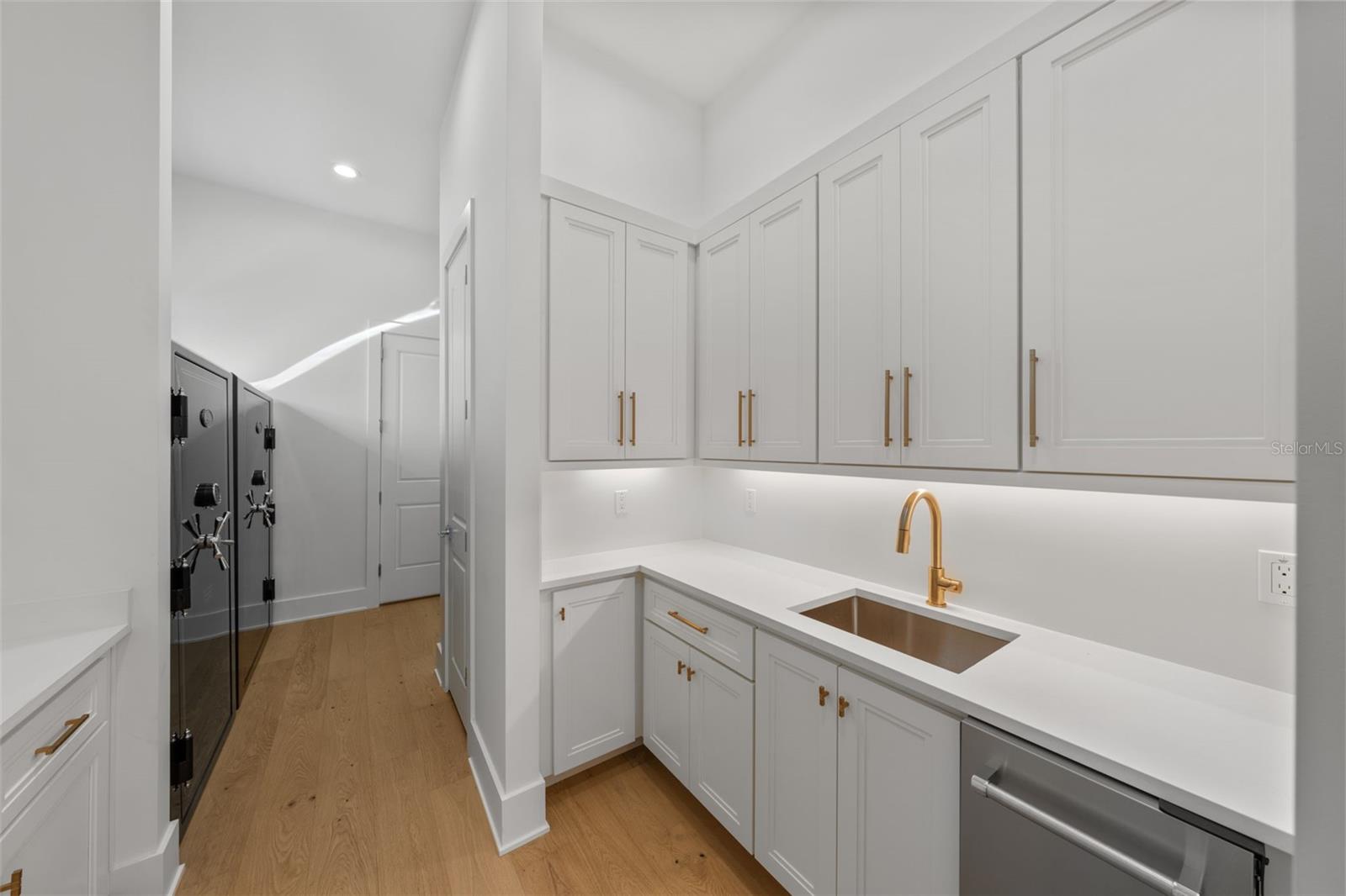 DAVIS ISLANDS PB10 PG52 TO 57 - Residential