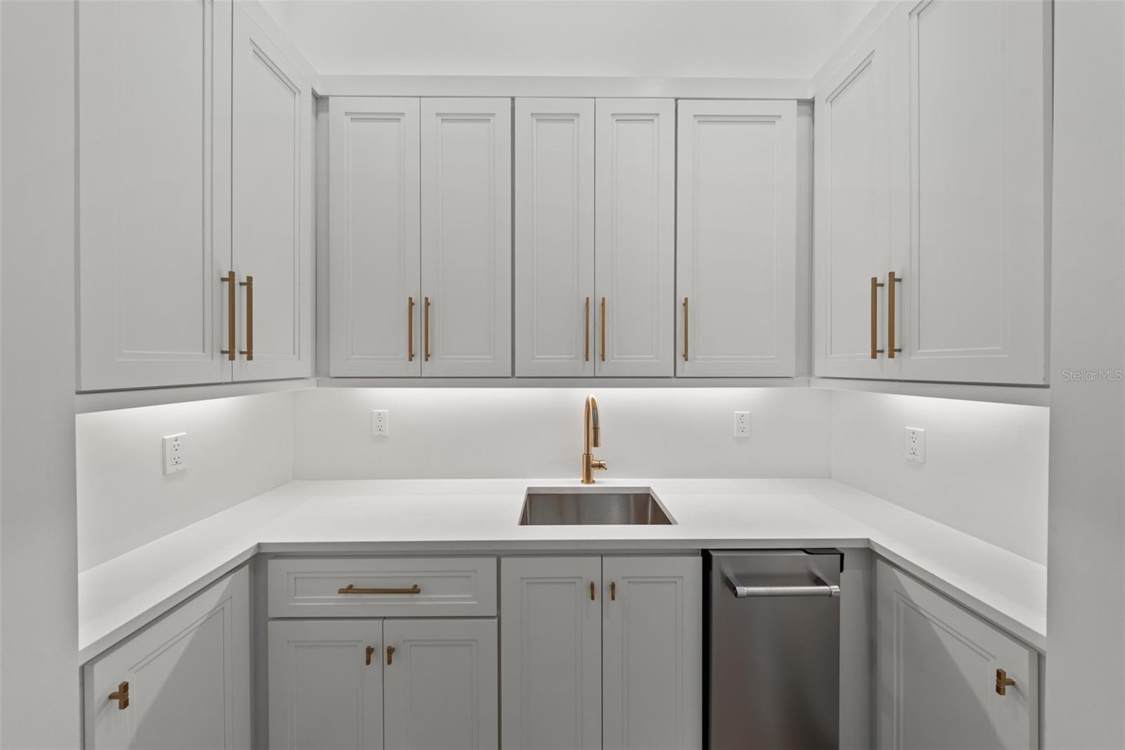 DAVIS ISLANDS PB10 PG52 TO 57 - Residential