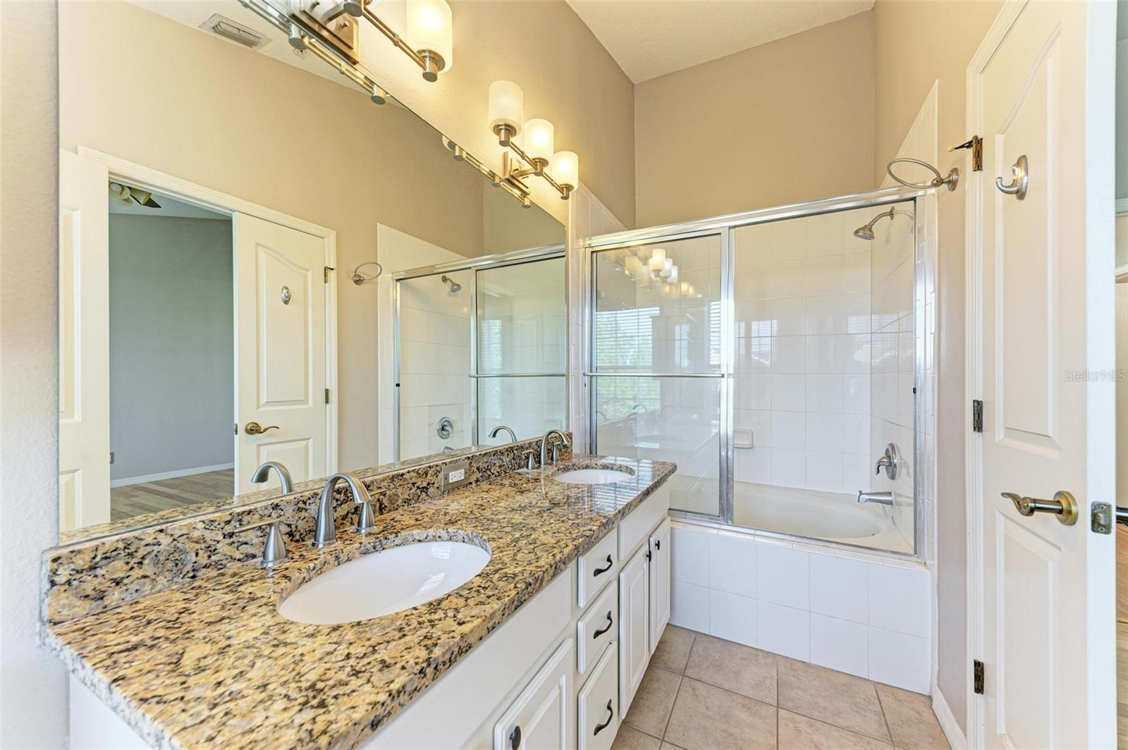 BAYSHORE POINTE TWNHMS PHAS - Residential Lease