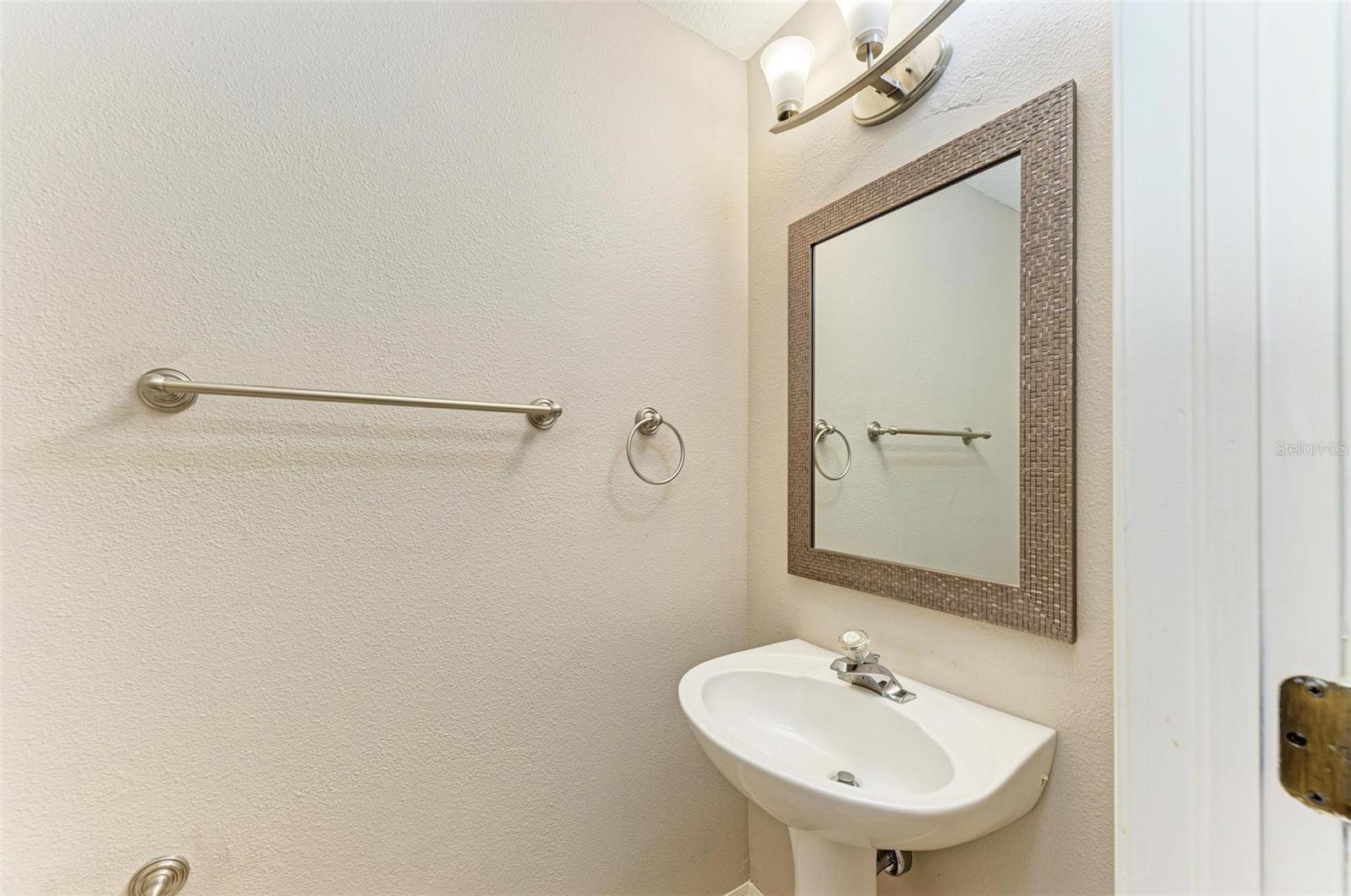 BAYSHORE POINTE TWNHMS PHAS - Residential Lease