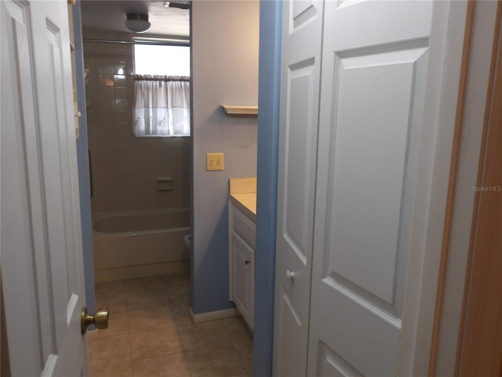 WOODTRAIL CONDO - Residential Lease