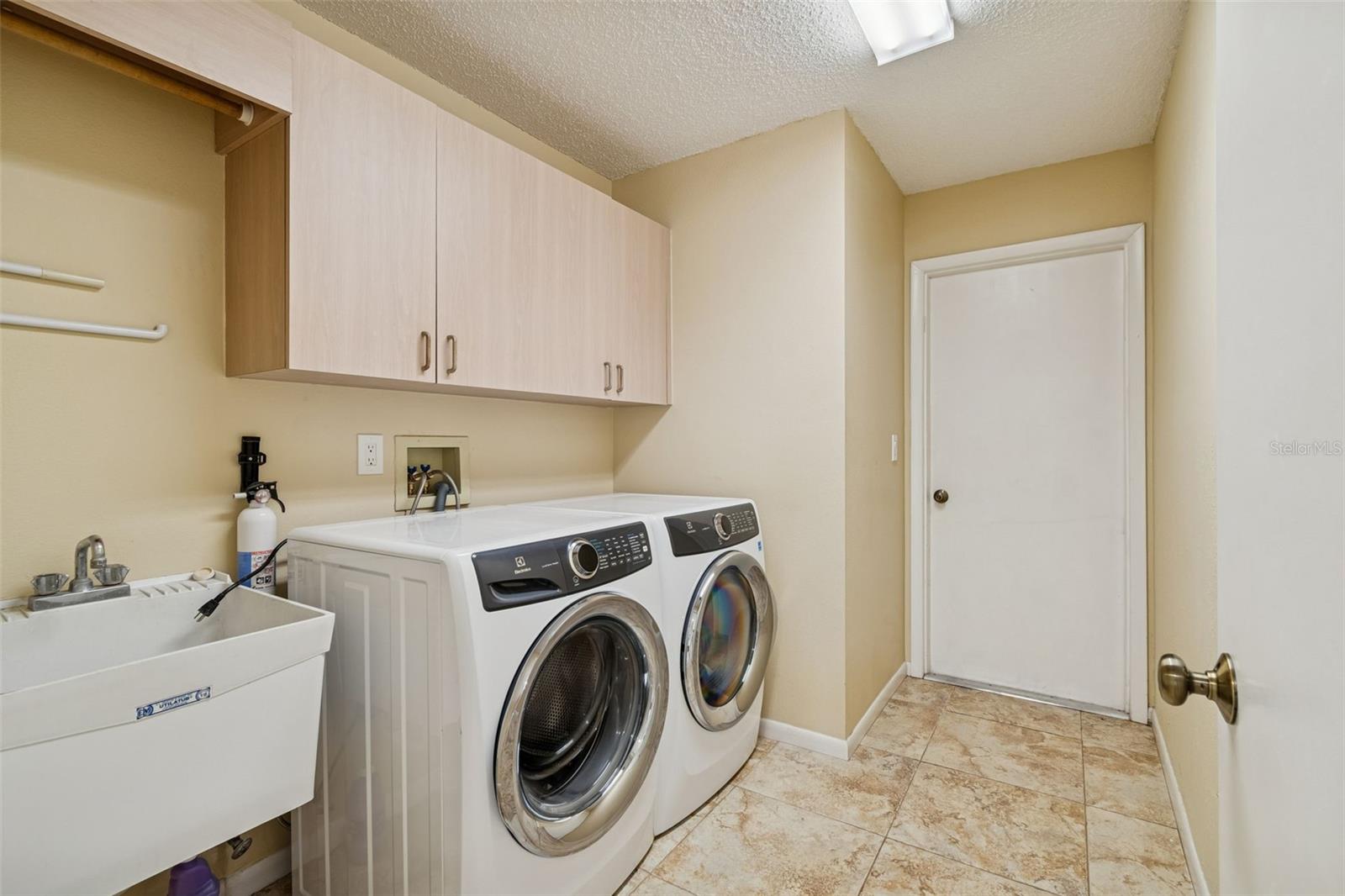 PINNACLE AT COBBS LANDING - Residential