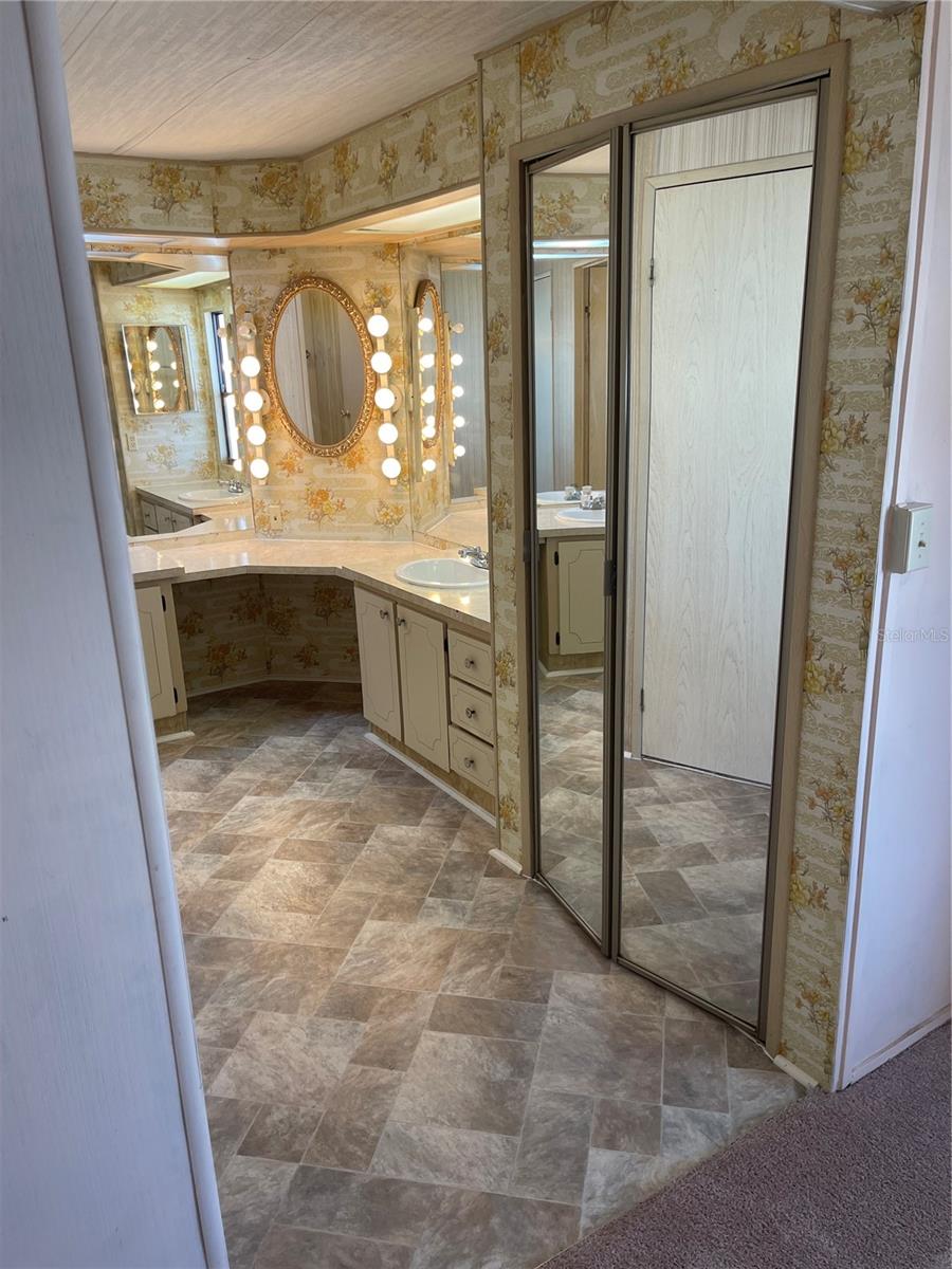 CAROLTON MANOR - Residential