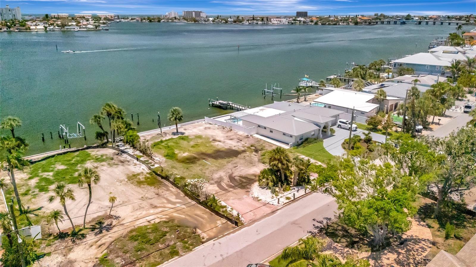 PASADENA ISLE - Land