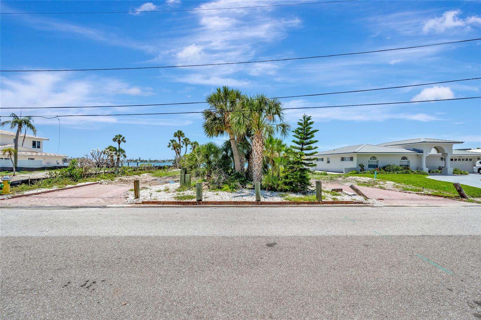 PASADENA ISLE - Land