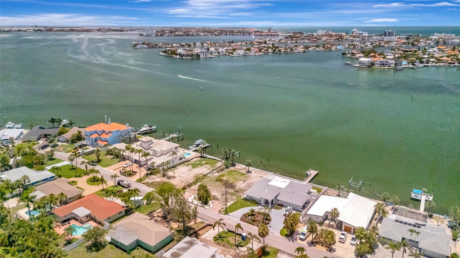 PASADENA ISLE - Land