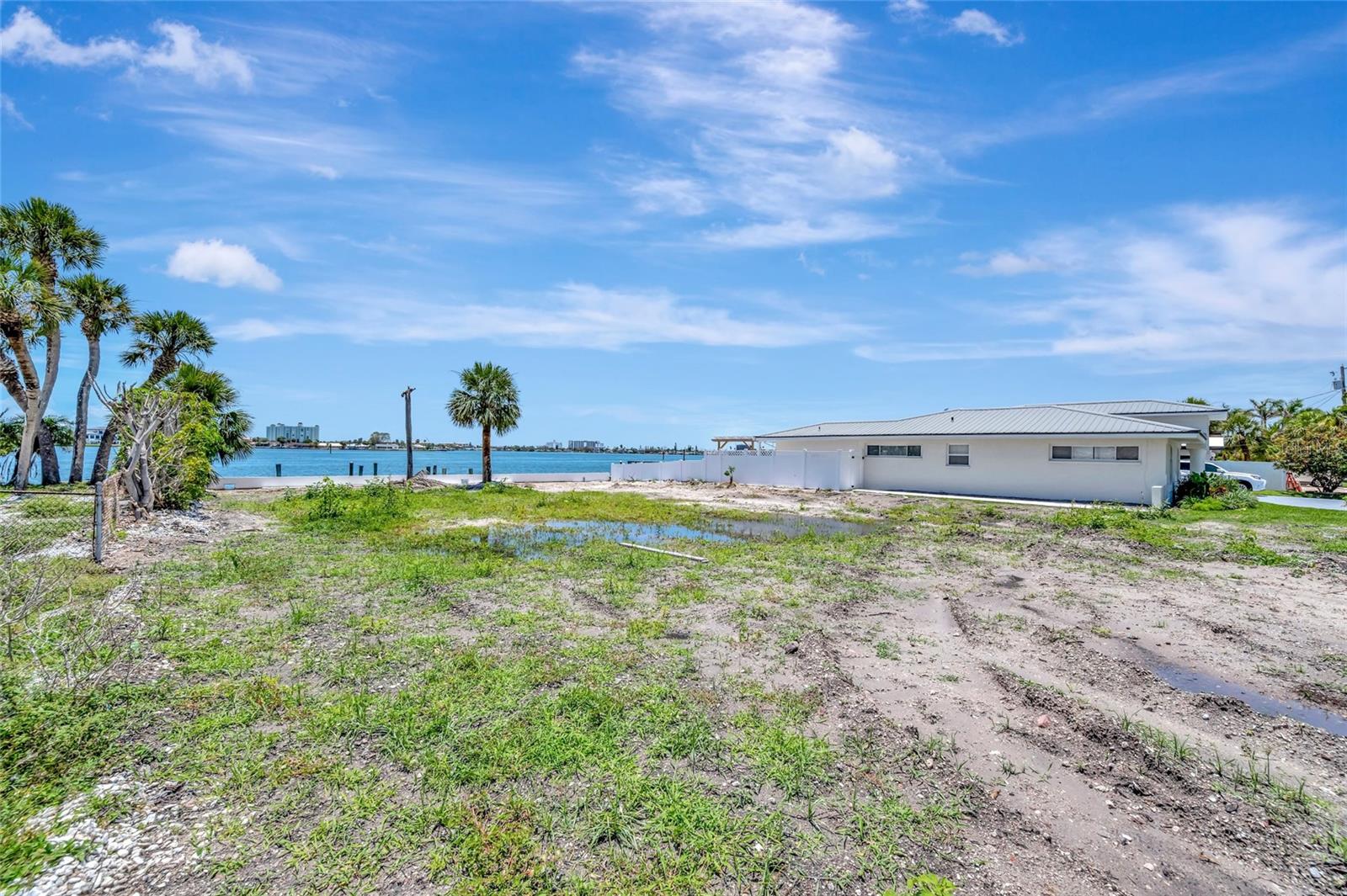 PASADENA ISLE - Land