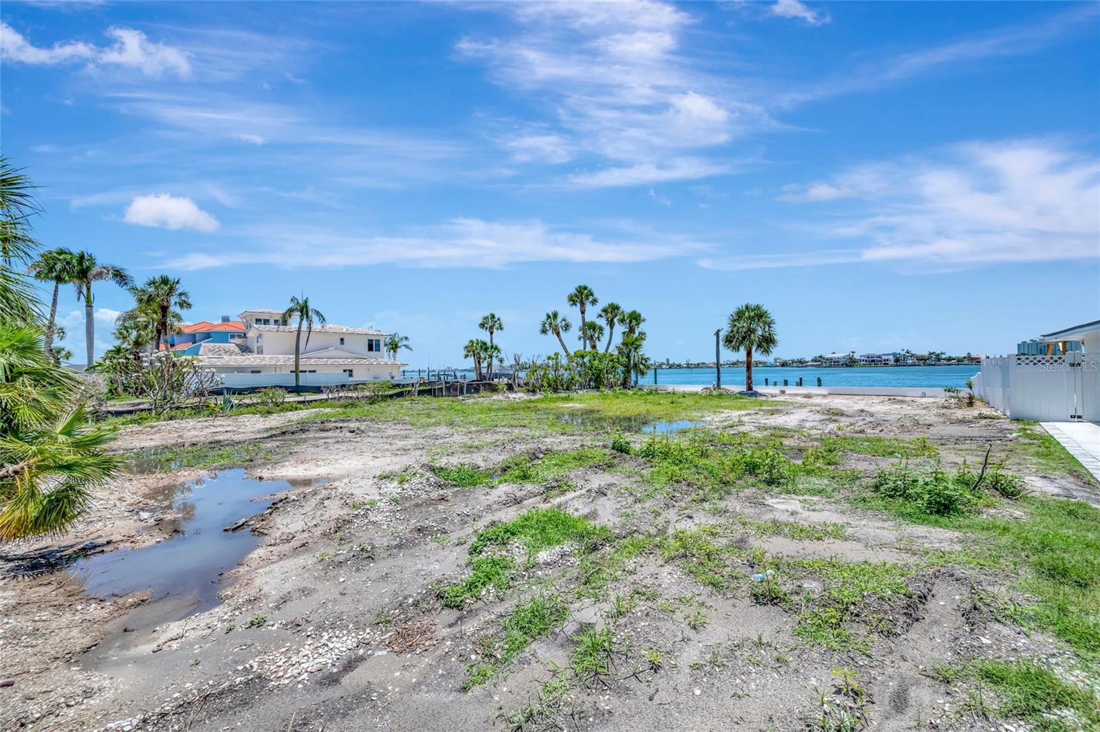 PASADENA ISLE - Land