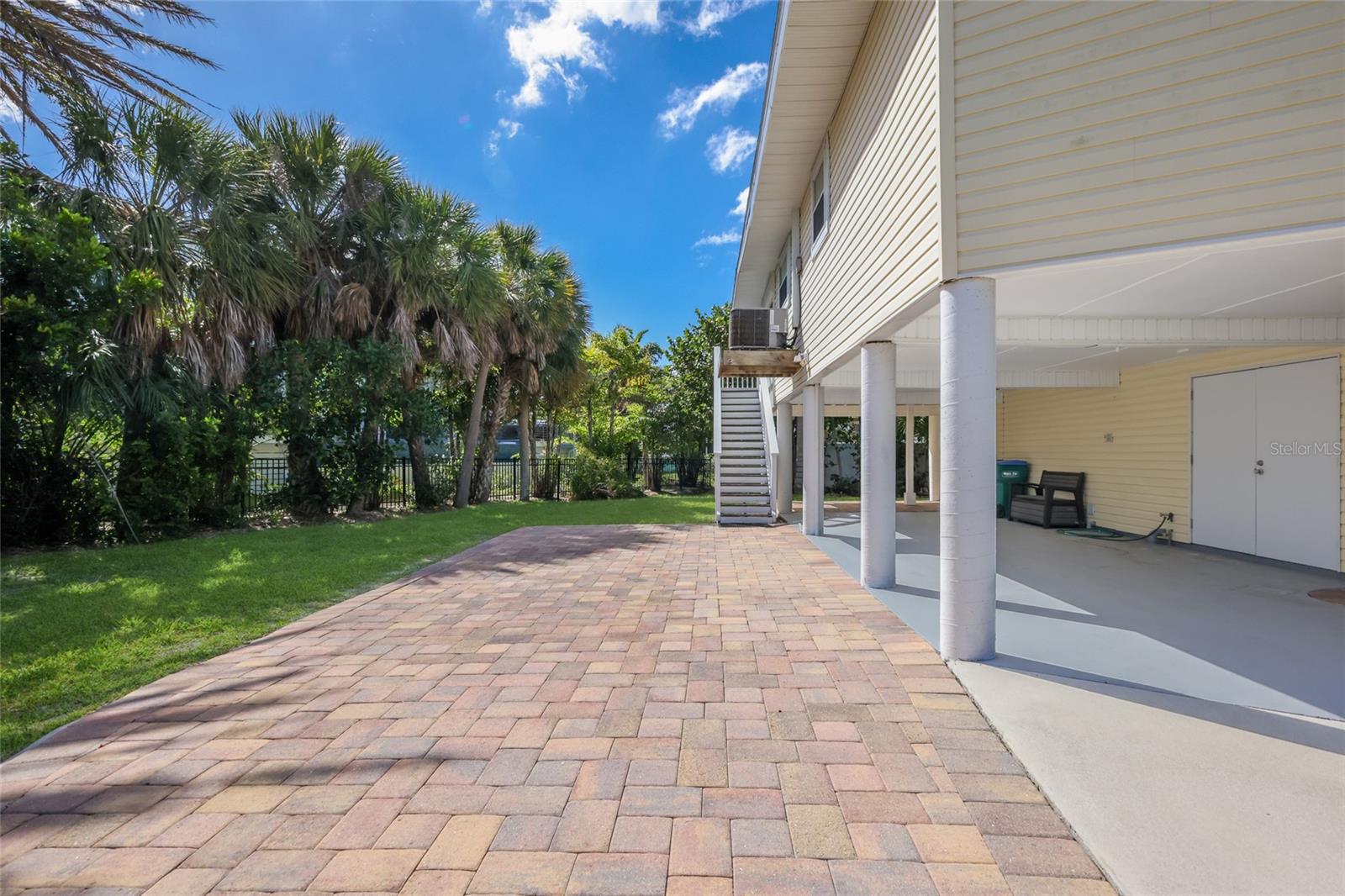 HOLMES BEACH 33RD UNIT - Residential