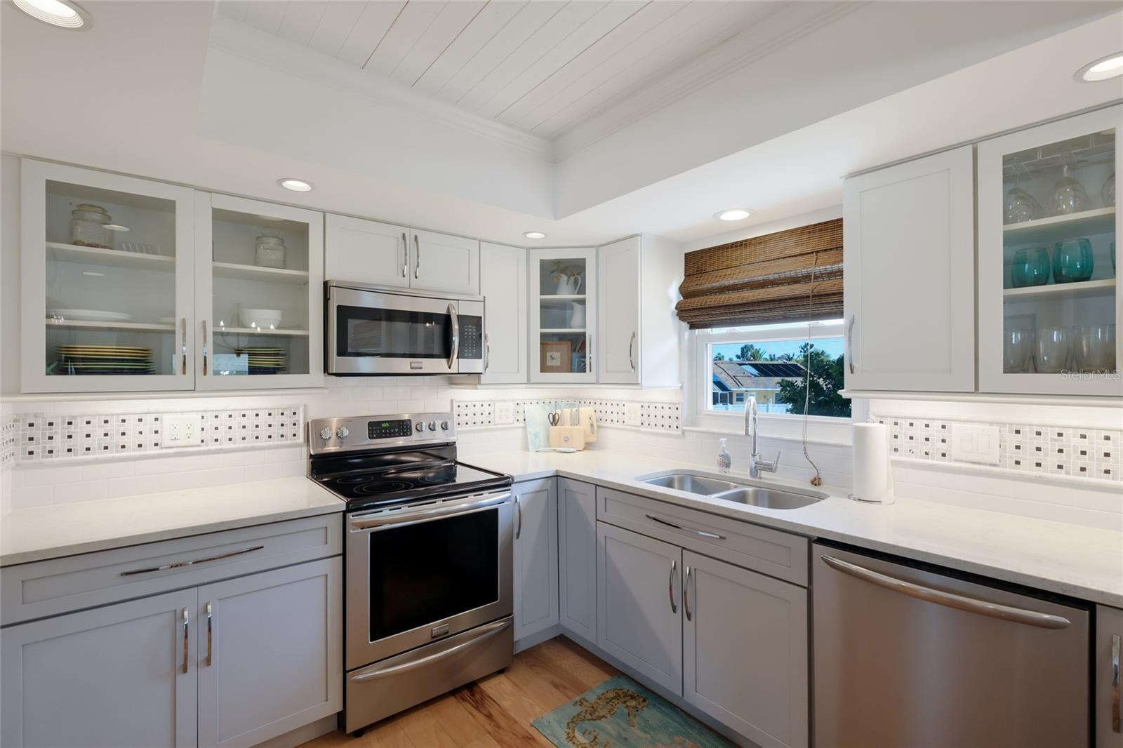 HOLMES BEACH 33RD UNIT - Residential
