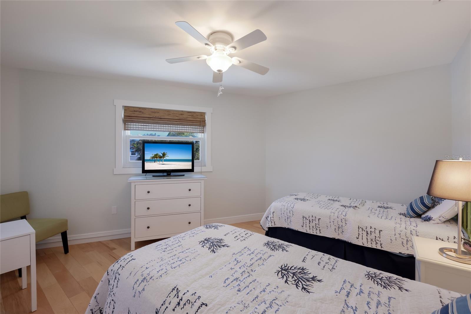 HOLMES BEACH 33RD UNIT - Residential