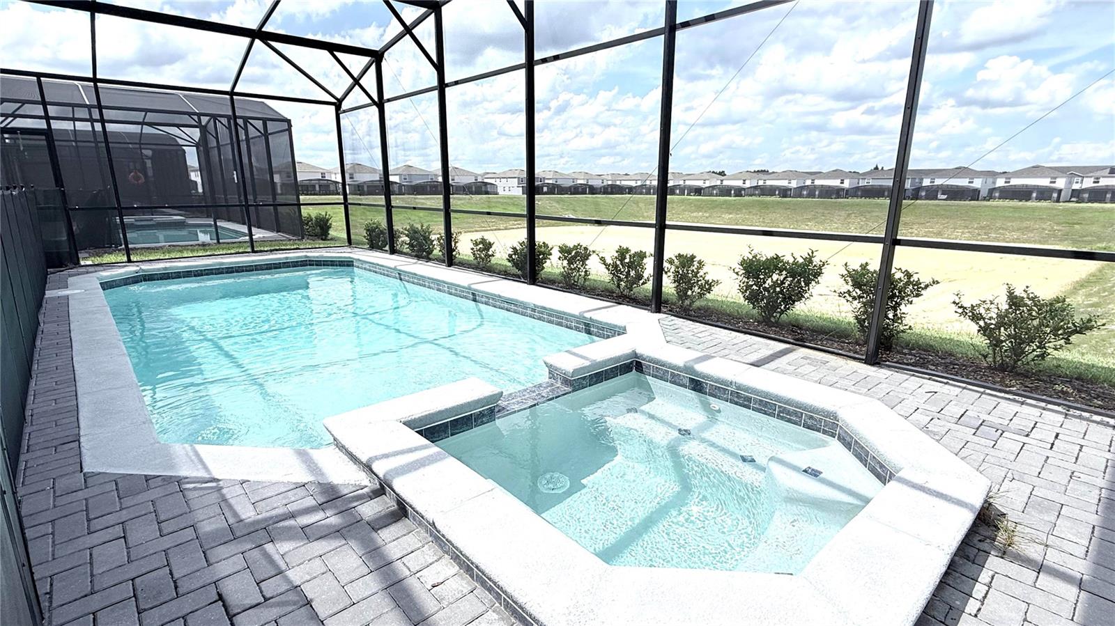 WINDSOR ISLAND RESORT PHASE 2B PB 190 PG 47-51 - Residential