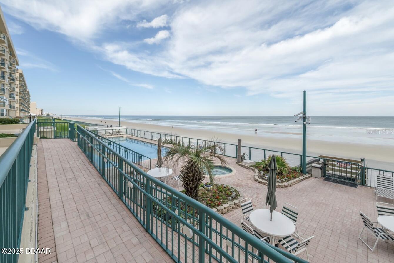 TOWERS AT PONCE INLET TOWER 01 CONDO - Residential