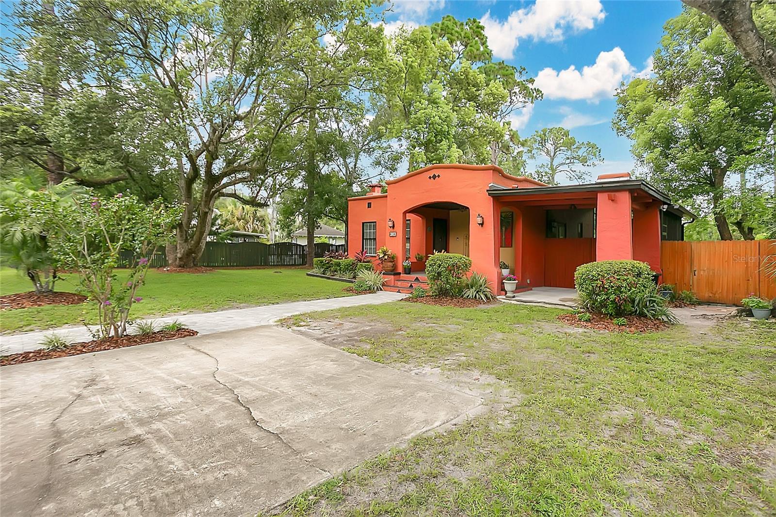 416 N GRANDVIEW AVENUE N