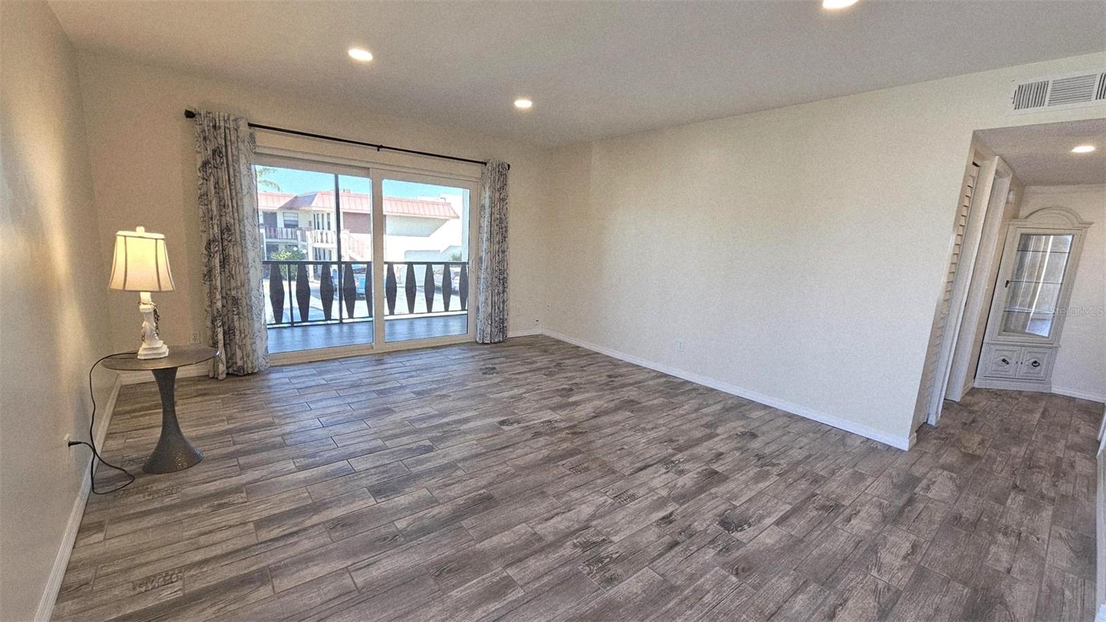 RIVERHOUSE - Residential Lease