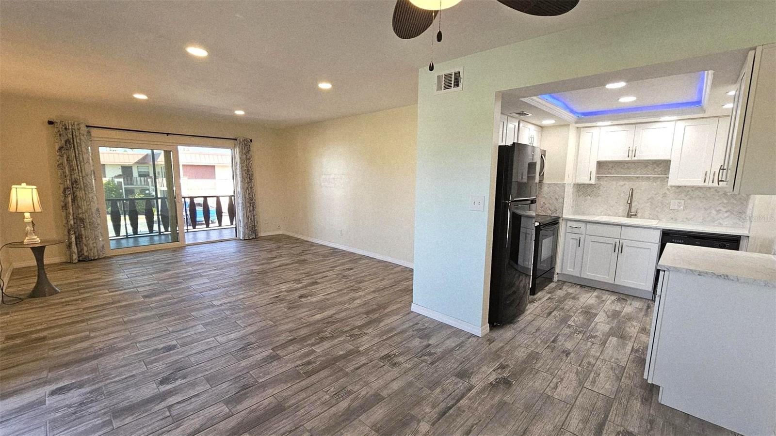 RIVERHOUSE - Residential Lease