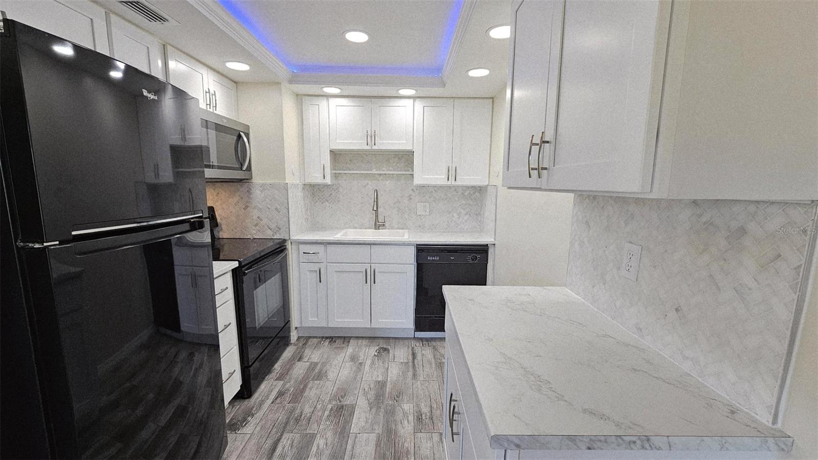 RIVERHOUSE - Residential Lease